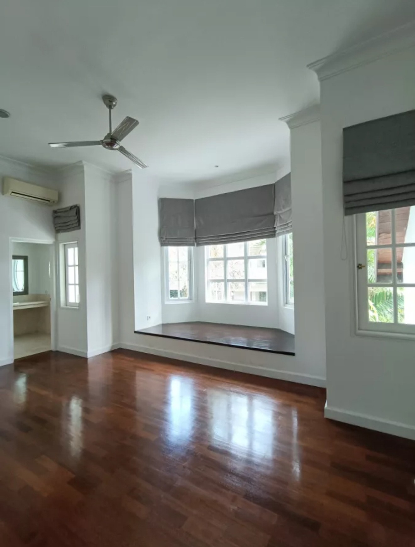Luxury House In Compound With American Style At Kemang, South Jakarta