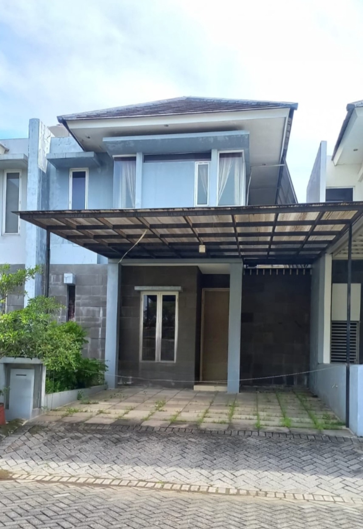 Dijual Rumah Royal Residence Harewood Modern Semi Furnished Dekat Citraland, Dian Istana, Pakuwon Mall