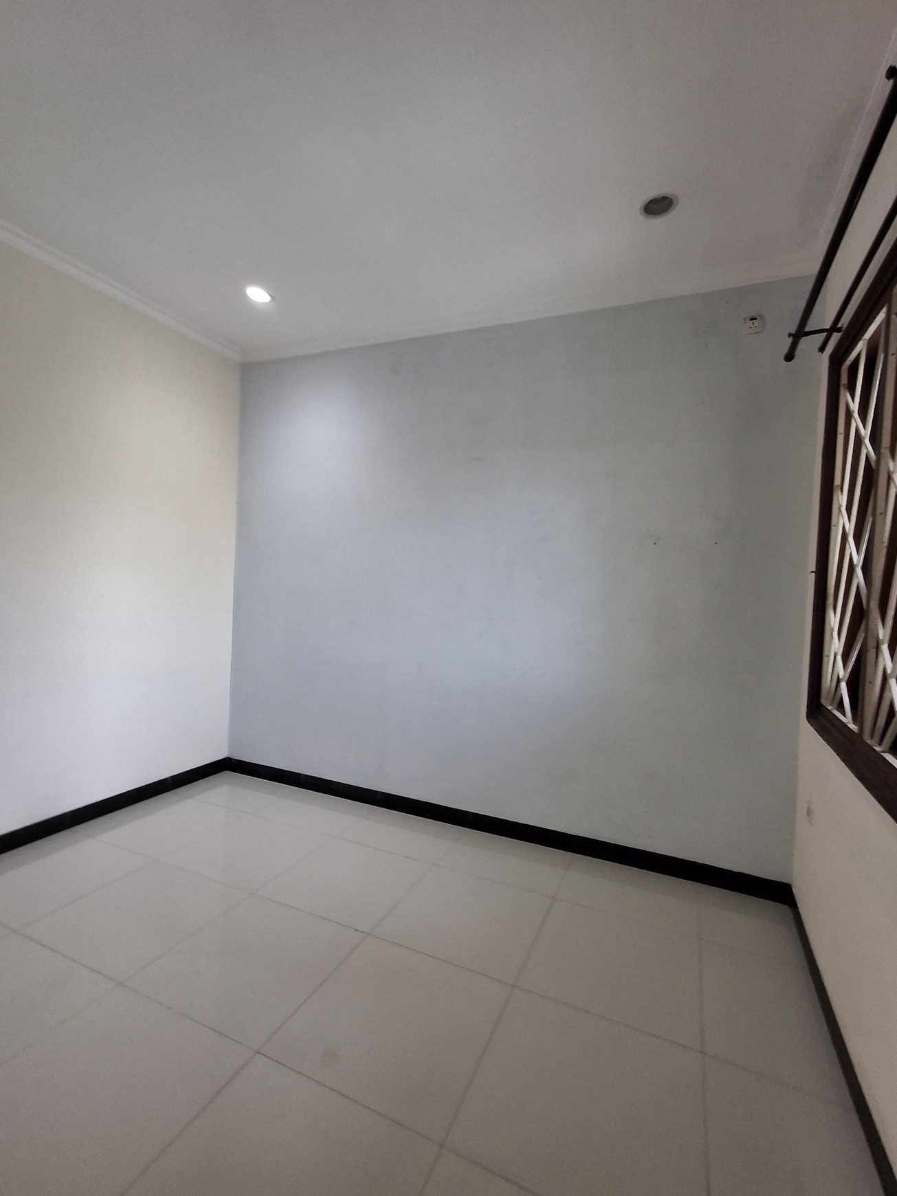 Rumah Luas Harga Nego di Surabaya Barat - Jarang Ada!