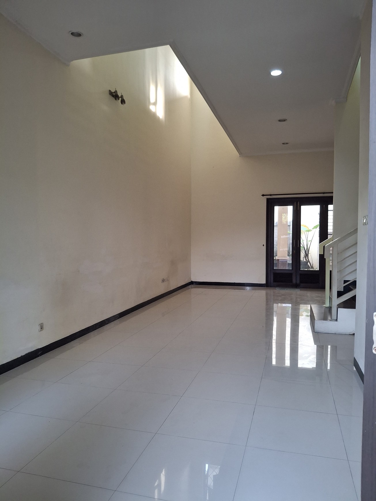 Rumah Luas Harga Nego di Surabaya Barat - Jarang Ada!