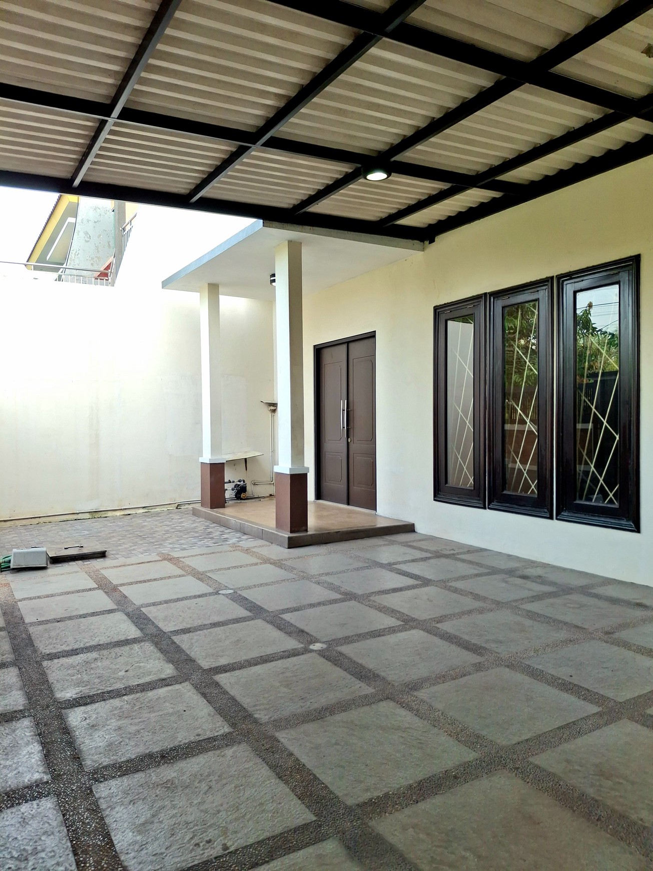 Rumah Luas Harga Nego di Surabaya Barat - Jarang Ada!