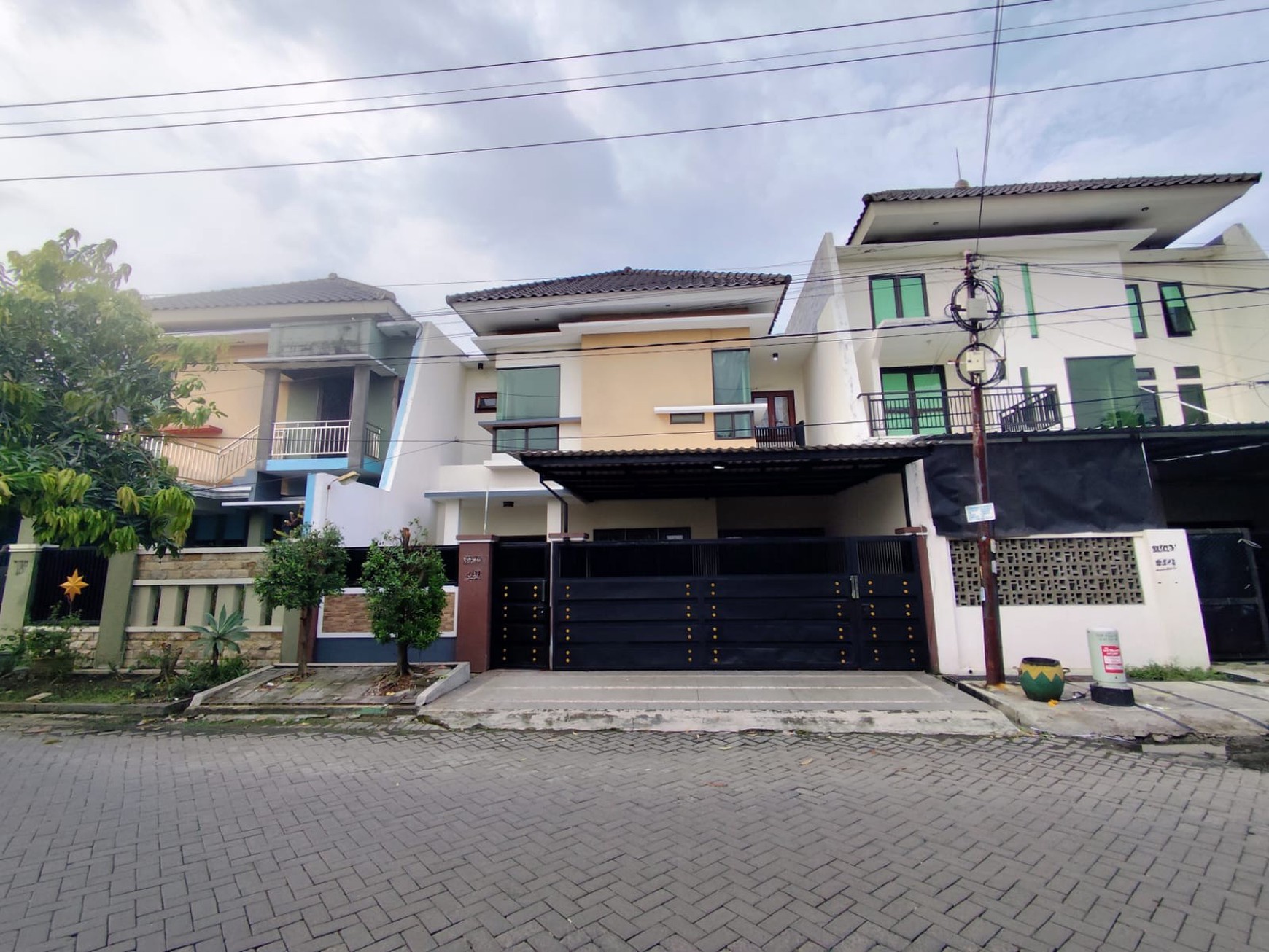 Rumah di Wiyung dengan Lingkungan Asri dan Eksklusif