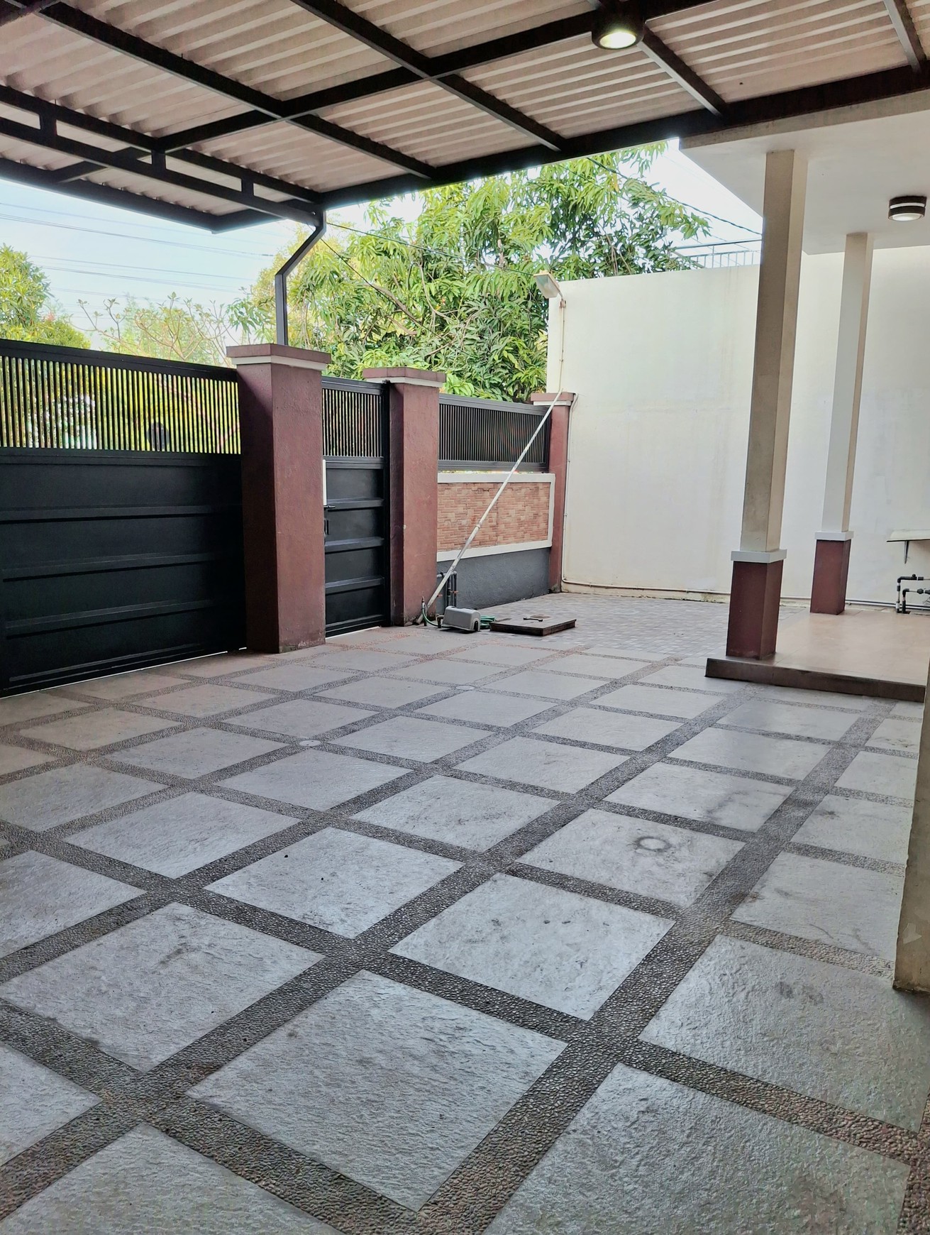 Rumah di Wiyung dengan Lingkungan Asri dan Eksklusif