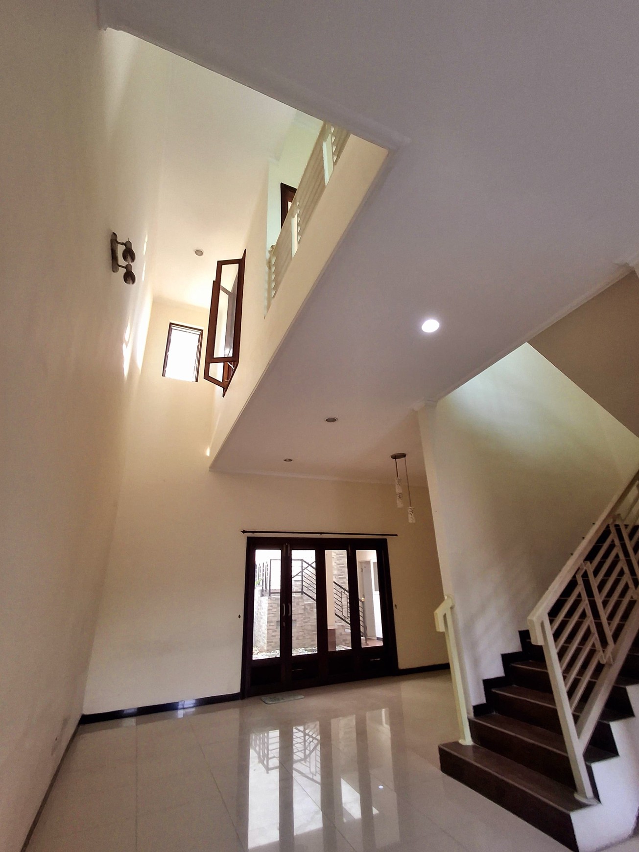 Rumah di Wiyung dengan Lingkungan Asri dan Eksklusif