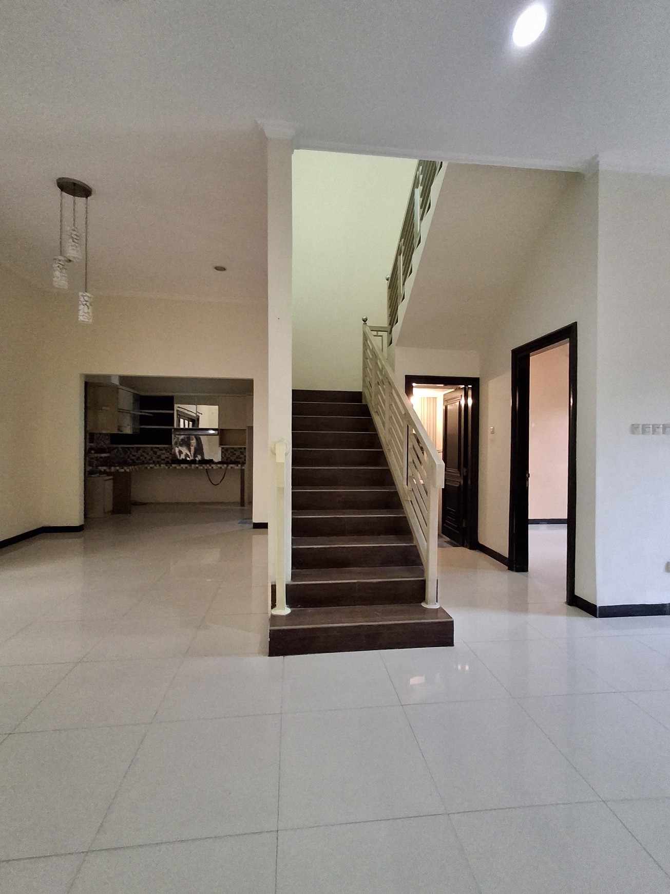 Dijual Rumah di Kawasan Premium Wiyung - Harga Bersahabat