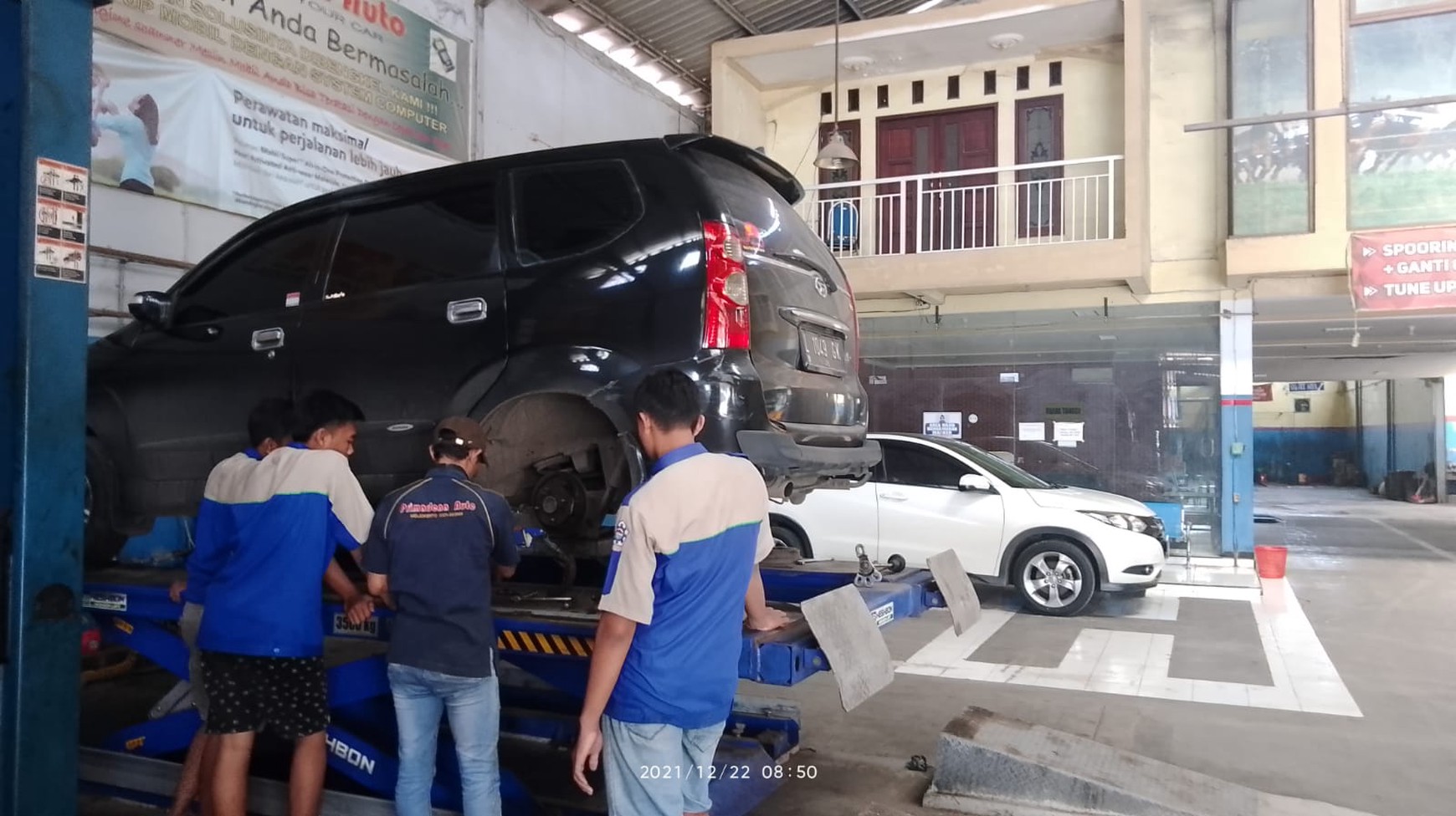 Dijual Cepat! Tempat Usaha Strategis & Siap Operasional di Mojokerto!