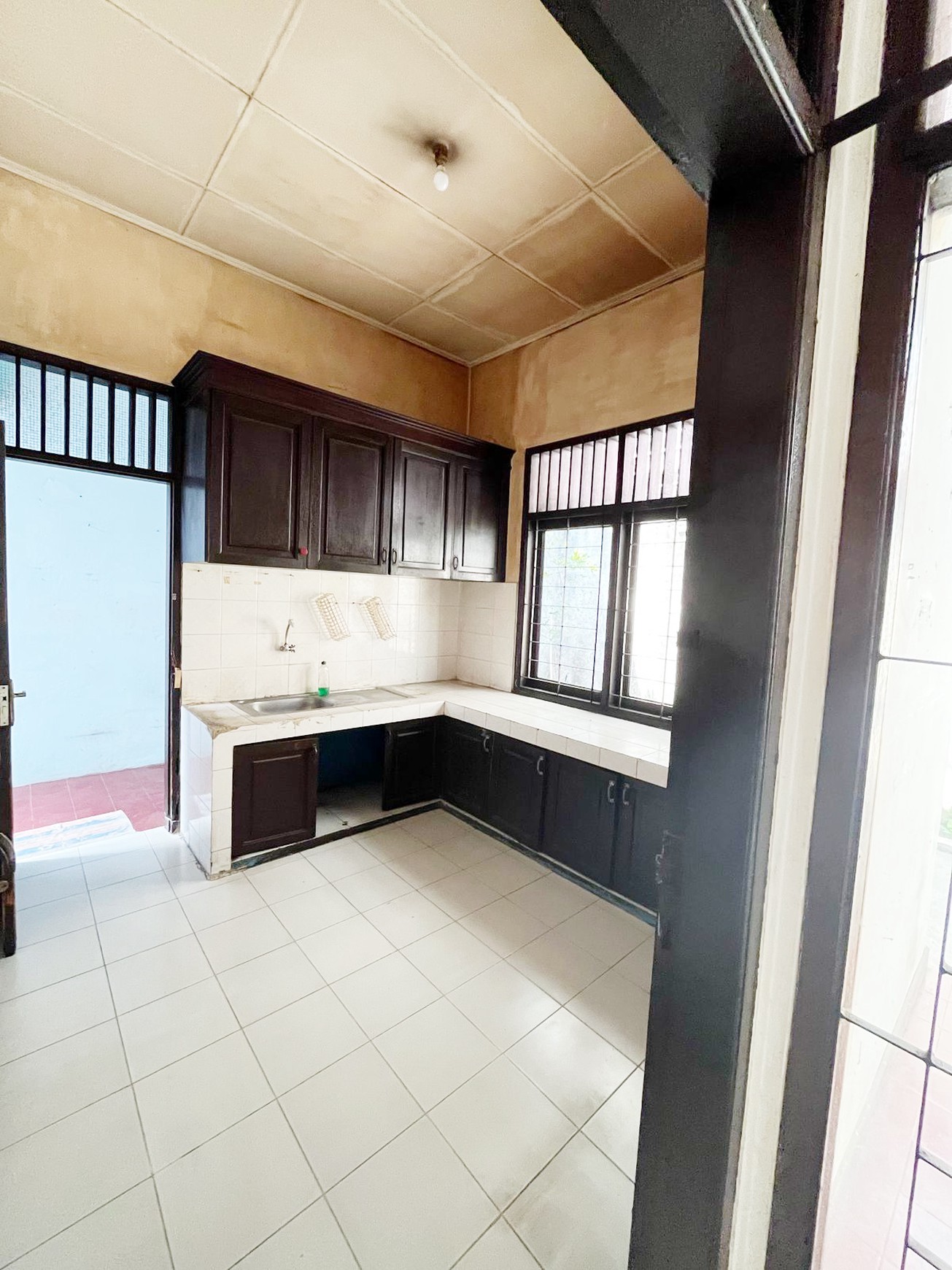 Rumah di Delman Asri luas besar harga murah siap huni di Kebayoran lama