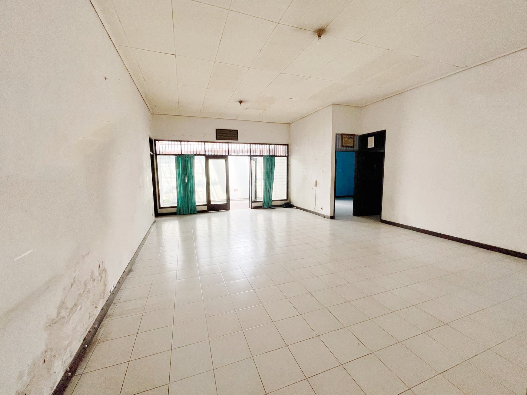 Rumah di Delman Asri luas besar harga murah siap huni di Kebayoran lama
