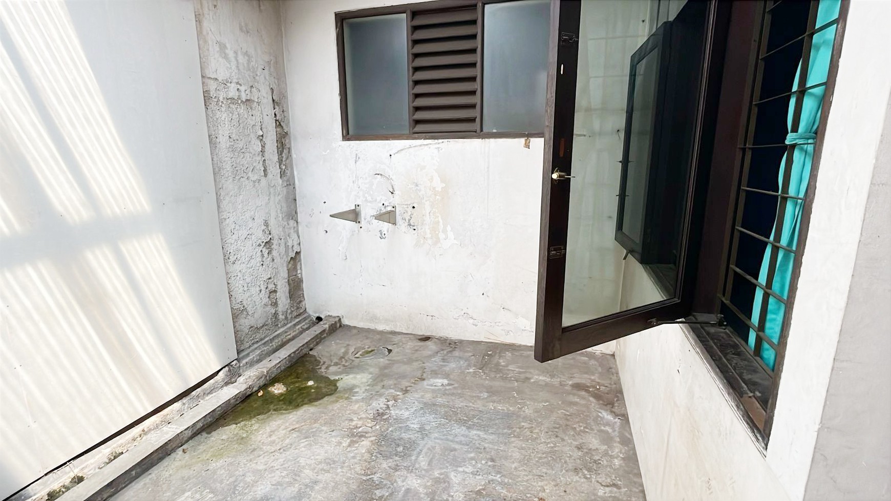 Rumah di Delman Asri luas besar harga murah siap huni di Kebayoran lama