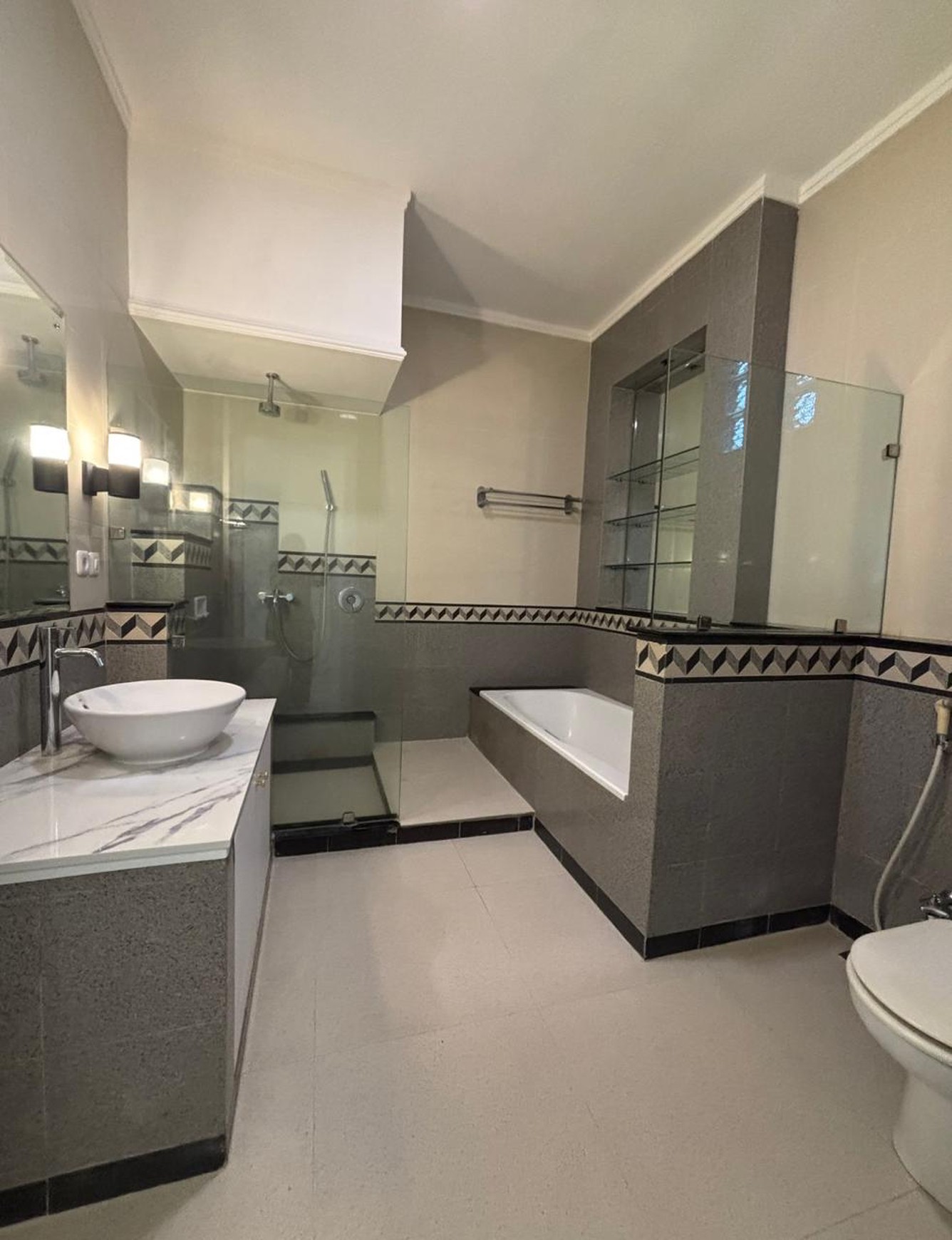 Rumah Cantik, Luxury dan Brand New di Bintaro