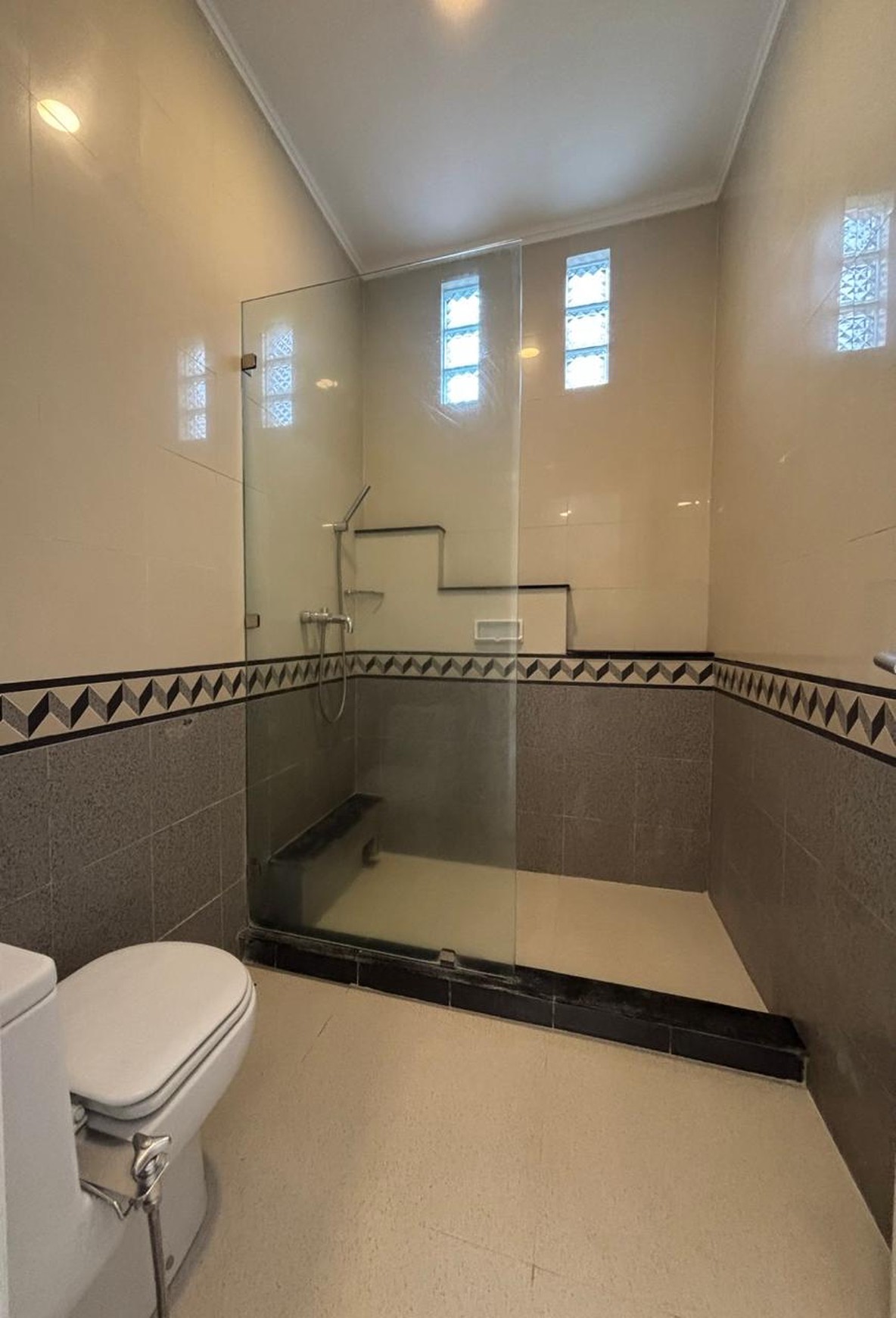 Rumah Cantik, Luxury dan Brand New di Bintaro