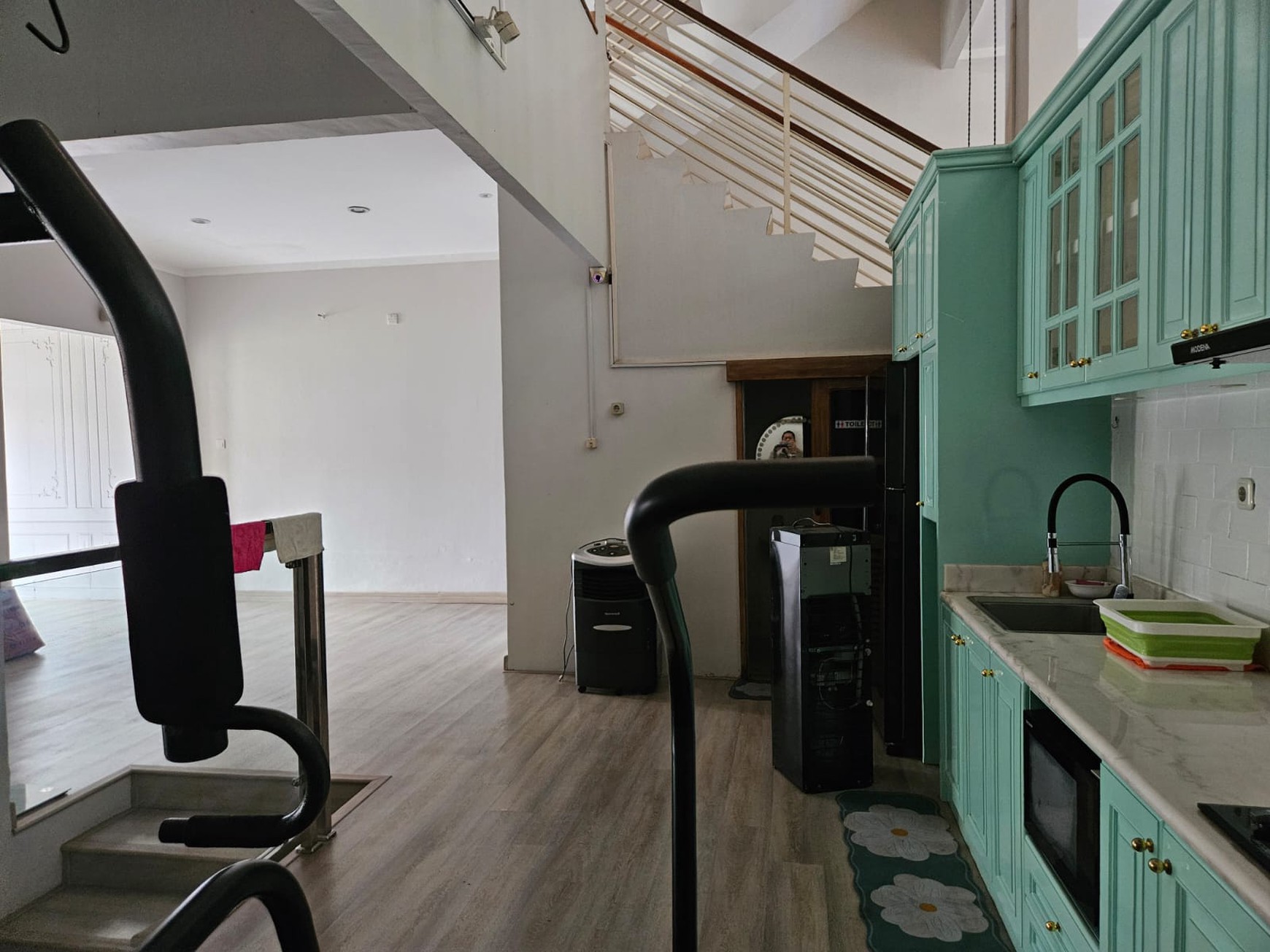 Rumah disewakan di Kebayoran Village Bintaro Sektor 7