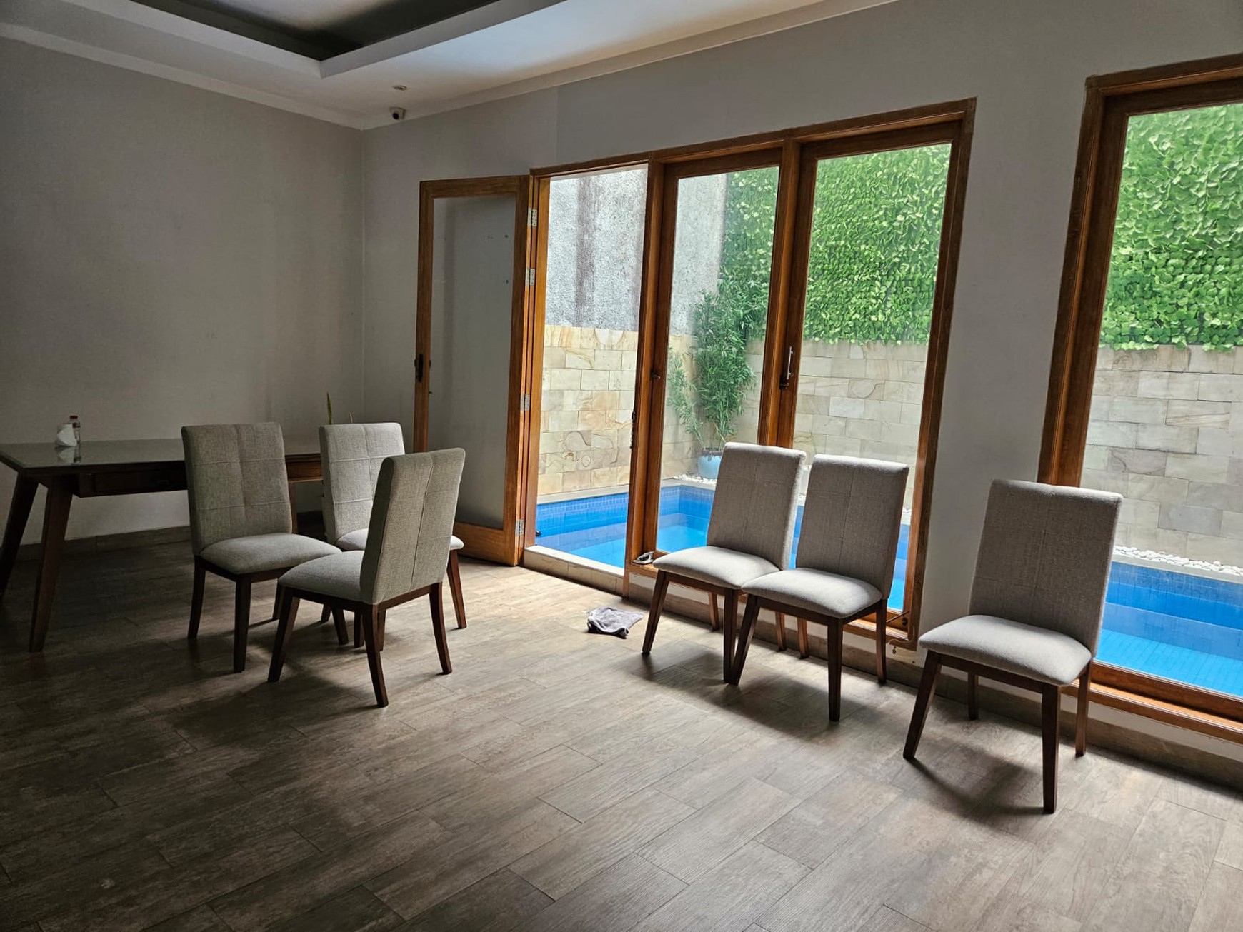 Rumah disewakan di Kebayoran Village Bintaro Sektor 7