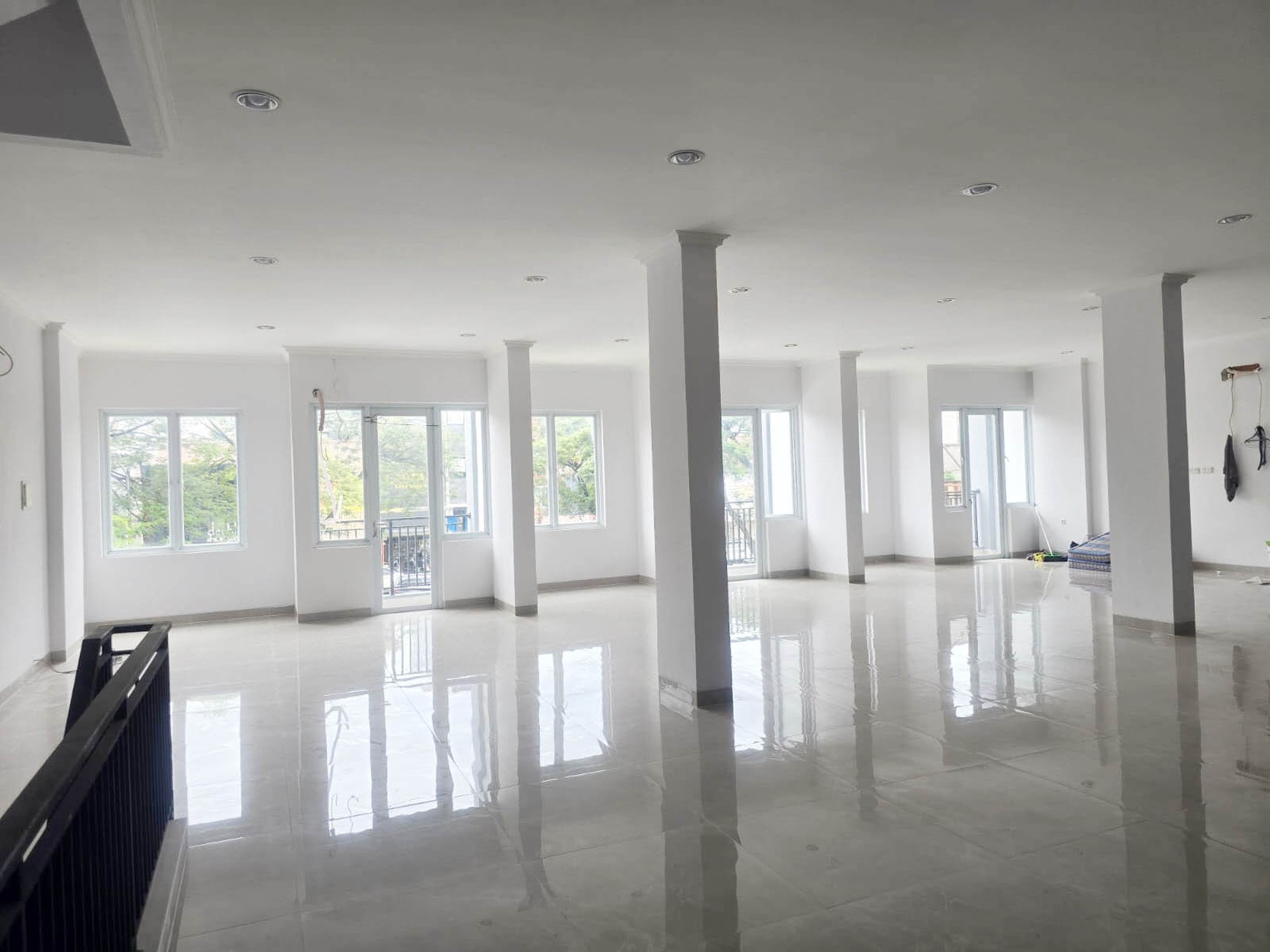 Ruko 3 Gandeng Kelapa Hibrida Raya, Kelapa Gading, Luas 3x4,5x15m2