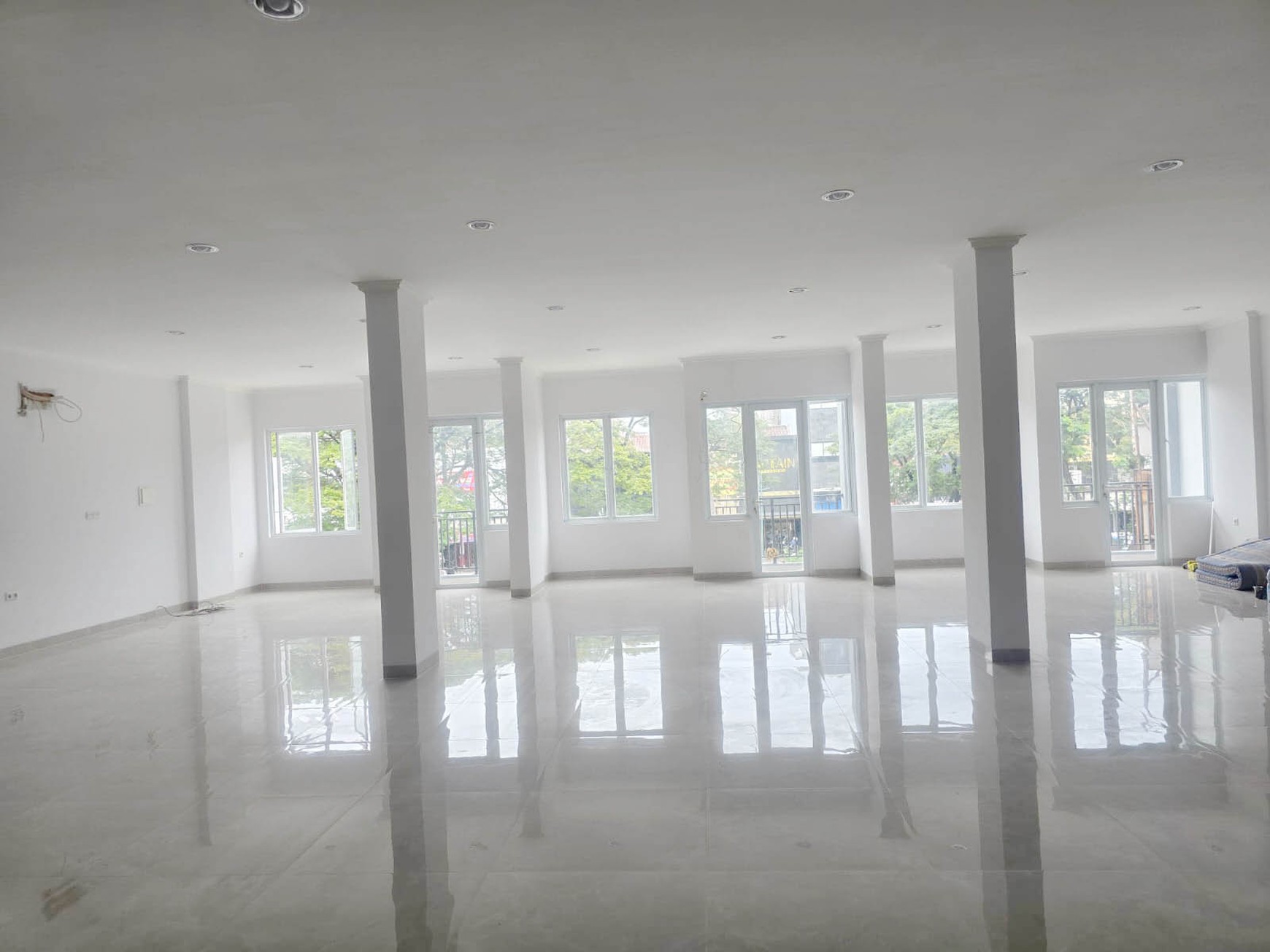 Ruko 3 Gandeng Kelapa Hibrida Raya, Kelapa Gading, Luas 3x4,5x15m2