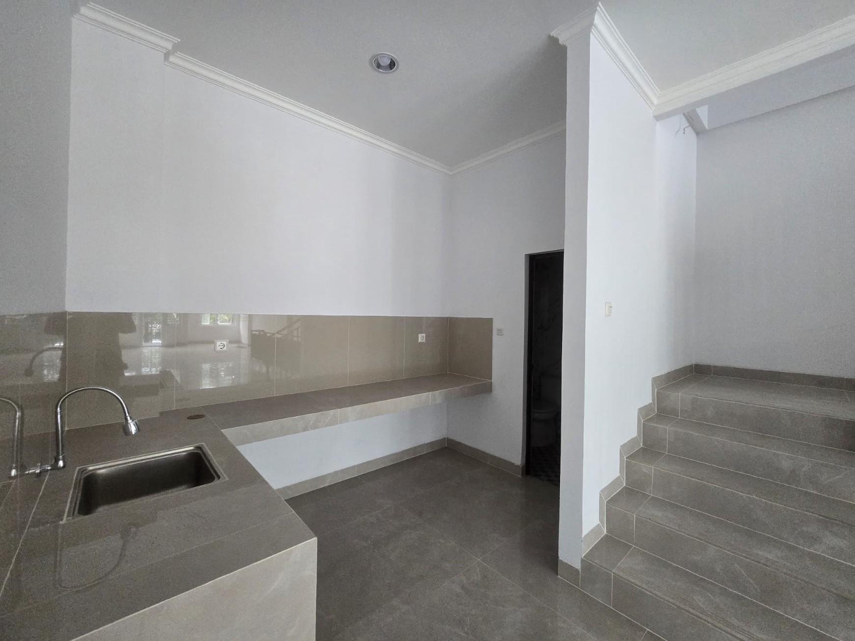 Ruko 3 Gandeng Kelapa Hibrida Raya, Kelapa Gading, Luas 3x4,5x15m2