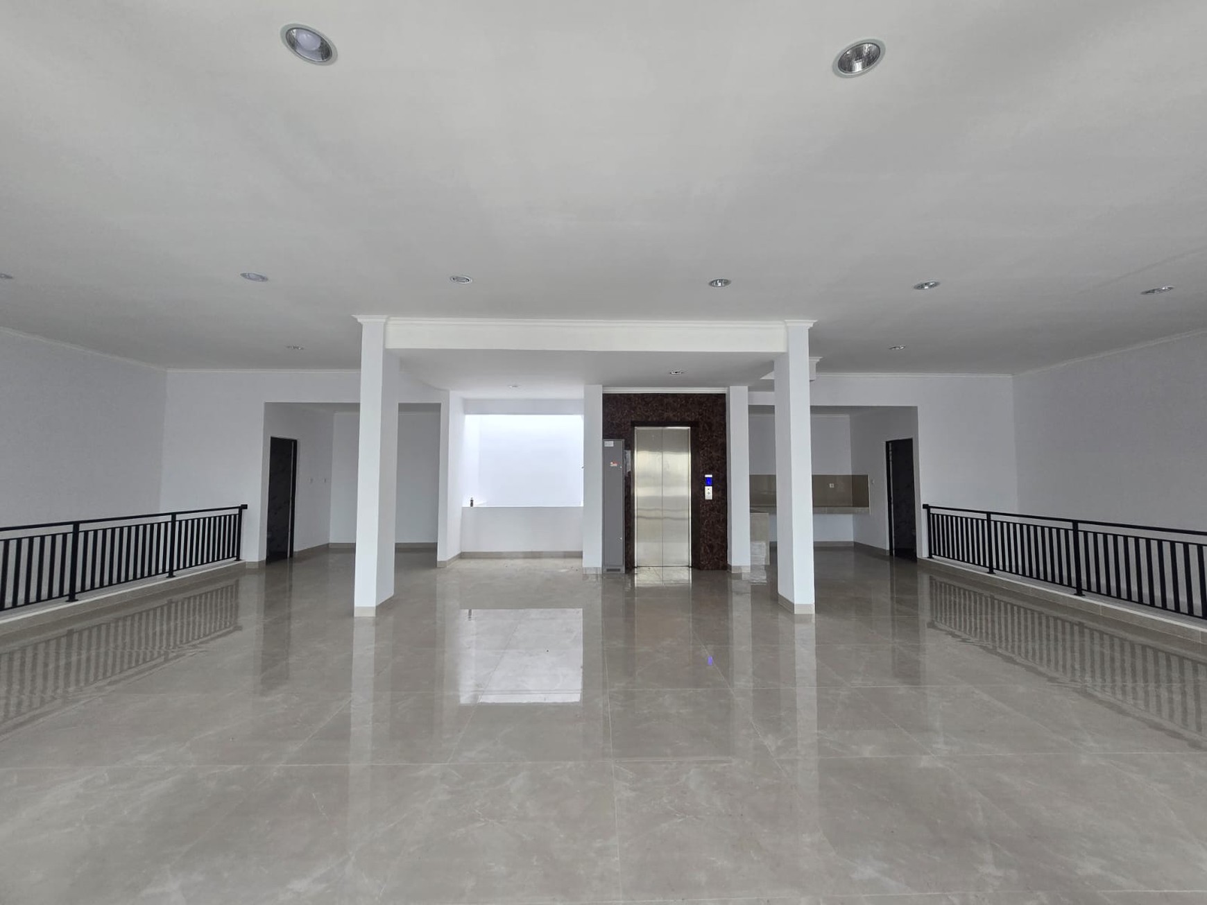Ruko 3 Gandeng Kelapa Hibrida Raya, Kelapa Gading, Luas 3x4,5x15m2