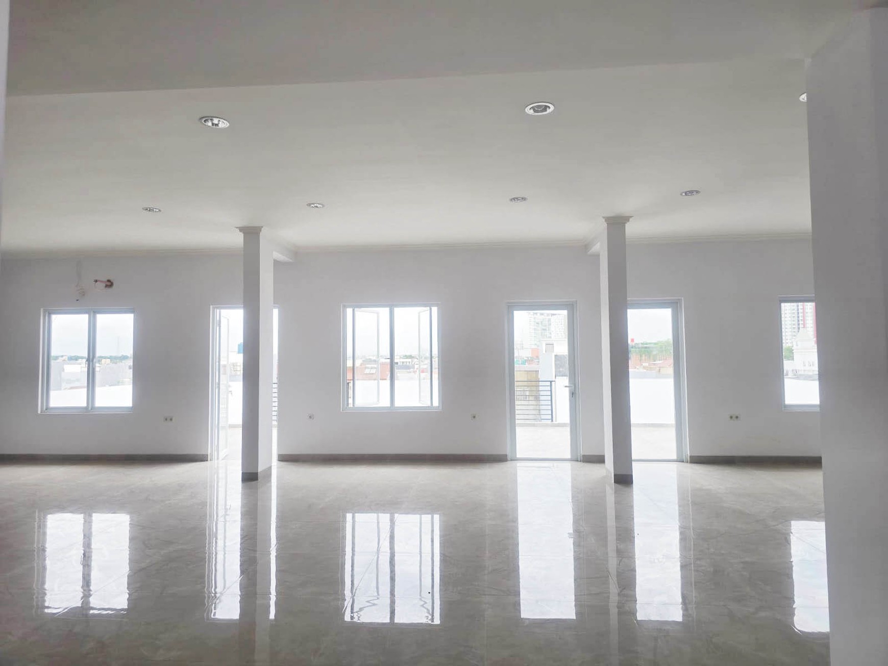 Ruko 3 Gandeng Kelapa Hibrida Raya, Kelapa Gading, Luas 3x4,5x15m2