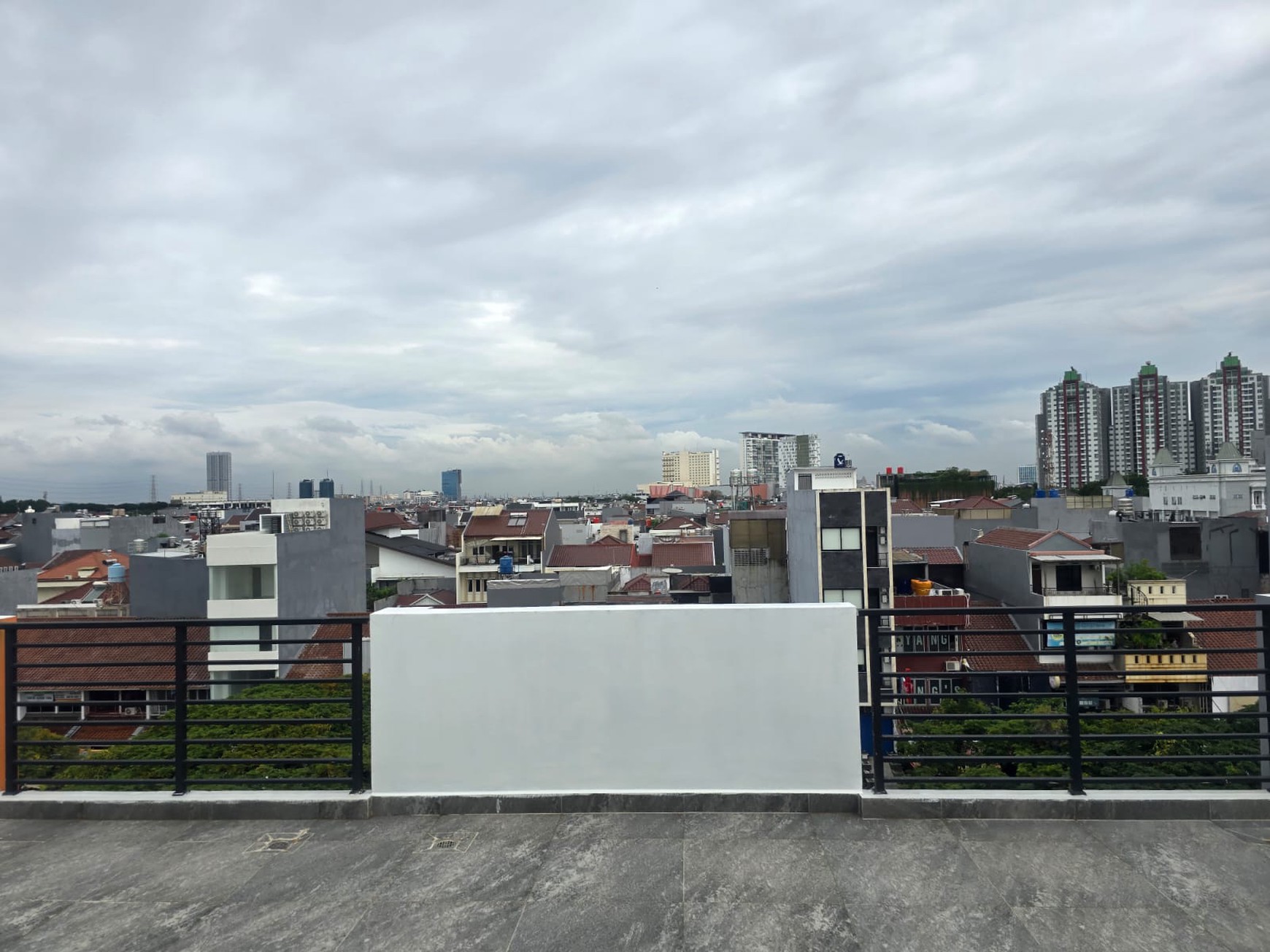 Ruko 3 Gandeng Kelapa Hibrida Raya, Kelapa Gading, Luas 3x4,5x15m2