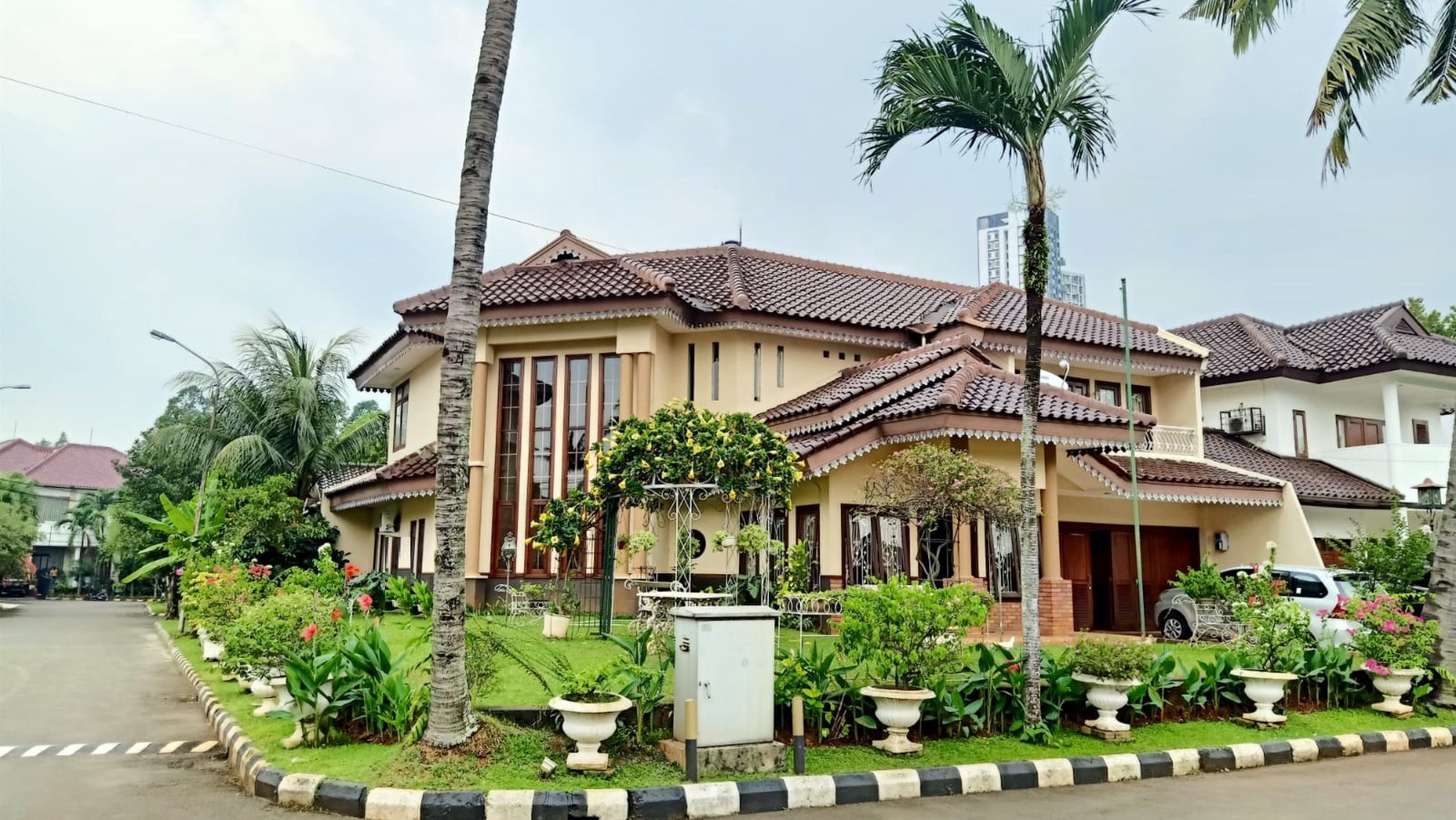 Dijual Rumah Hoek Mewah dalam Cluster Cikini di Bintaro Jaya