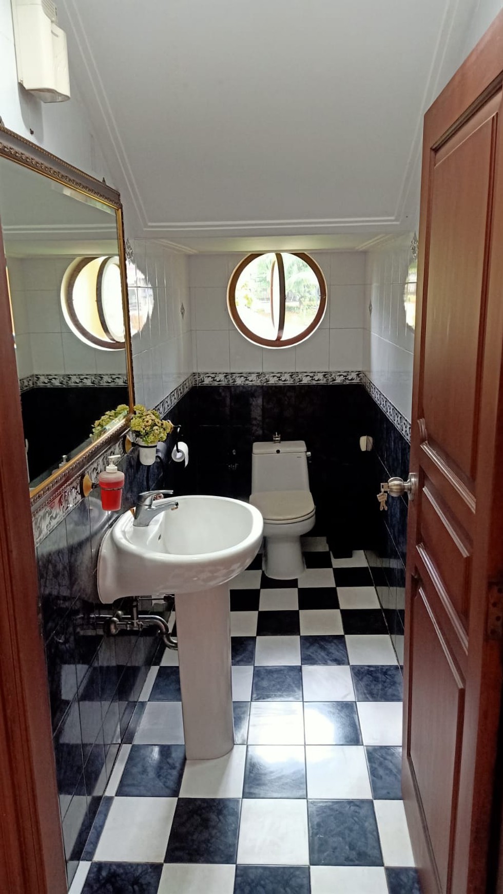 Dijual Rumah Hoek Mewah dalam Cluster Cikini di Bintaro Jaya