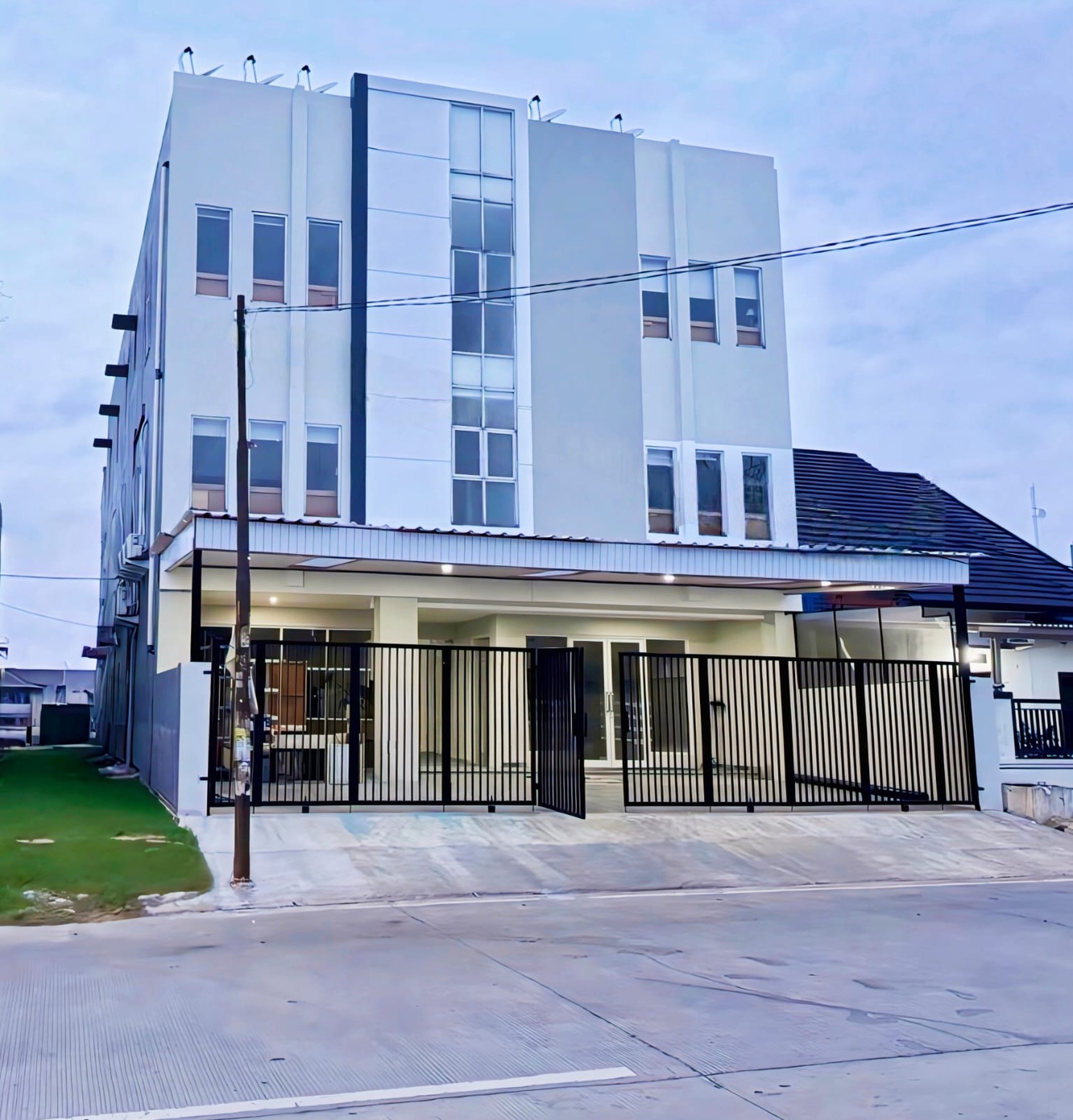 Ruang Usaha Di Jl Batam BSD Tangerang Selatan