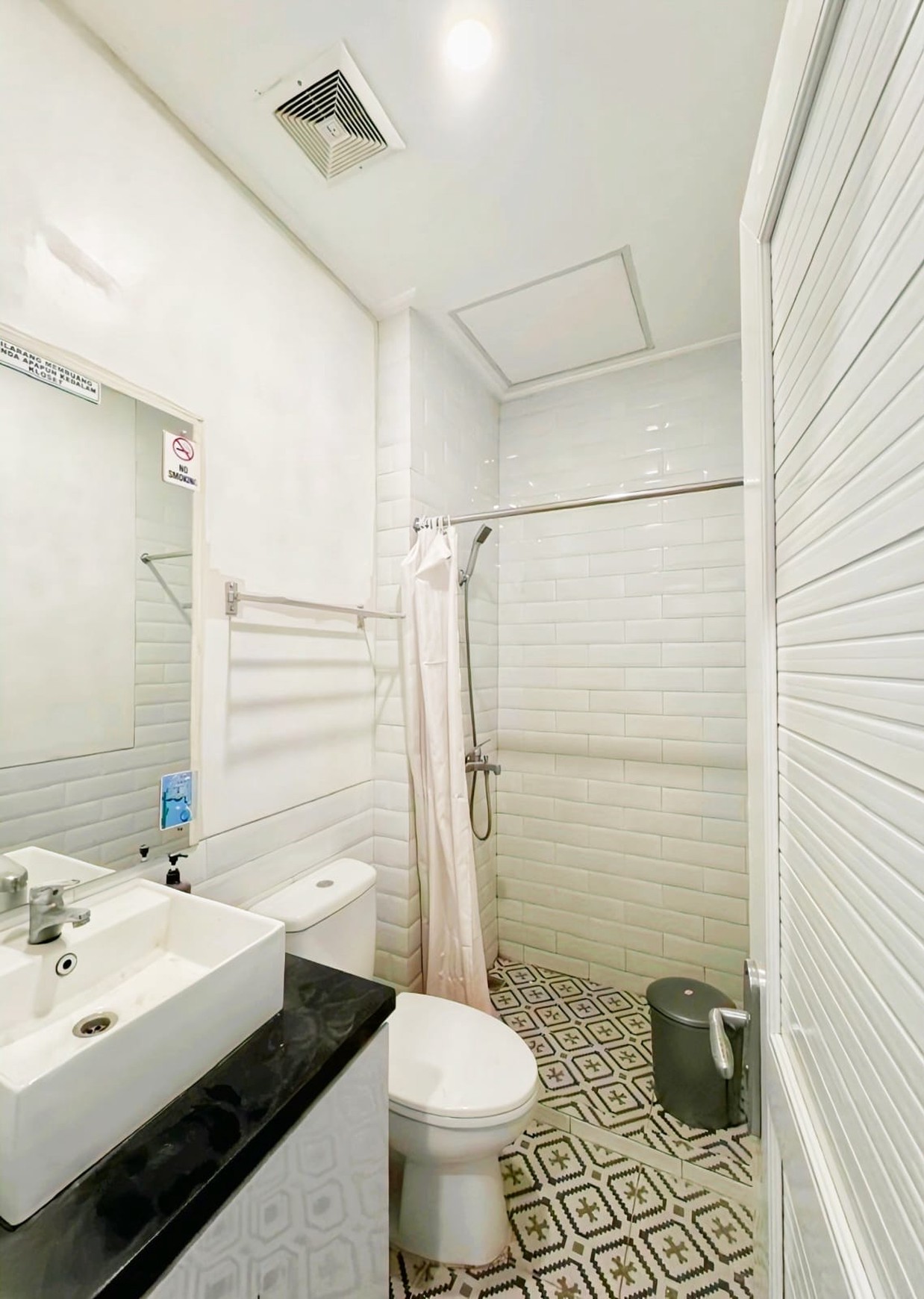 Ruang Usaha Di Jl Batam BSD Tangerang Selatan