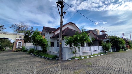 Rumah 1,5 Lantai dalam Perum Taman Cemara, Maguwoharjo, Depok, Sleman
