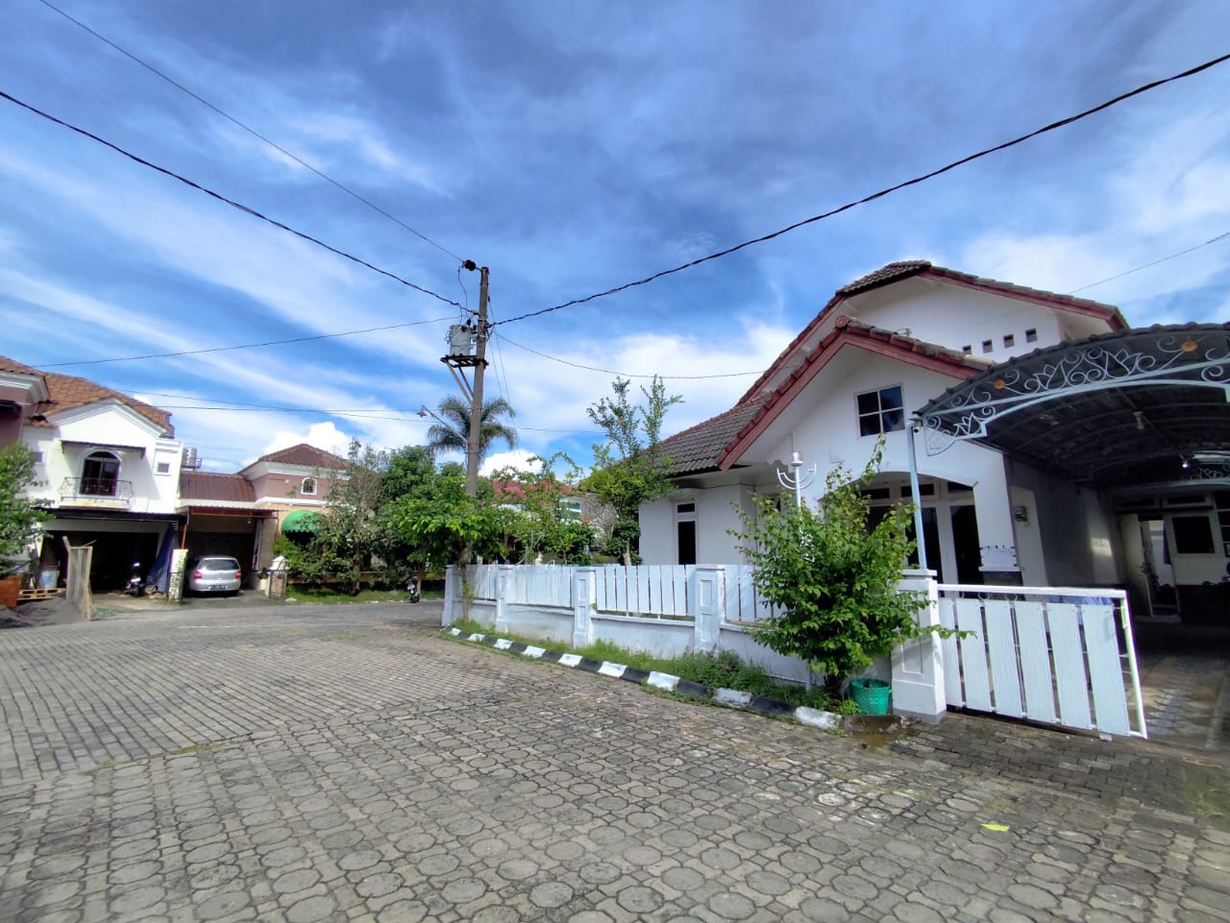 Rumah 1,5 Lantai dalam Perum Taman Cemara, Maguwoharjo, Depok, Sleman
