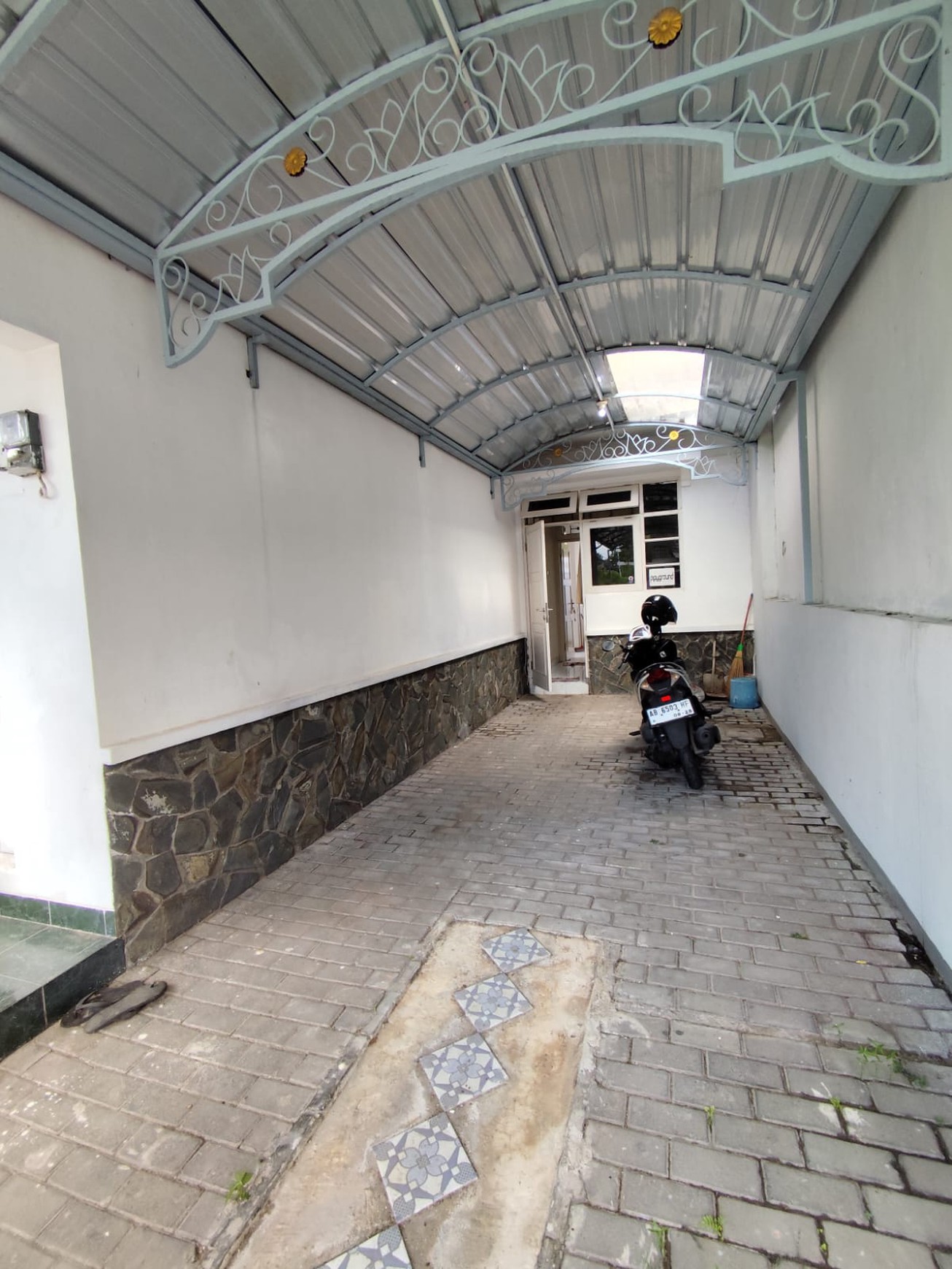 Rumah 1,5 Lantai dalam Perum Taman Cemara, Maguwoharjo, Depok, Sleman