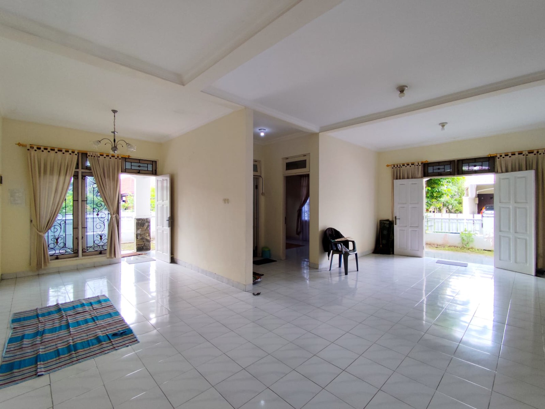 Rumah 1,5 Lantai dalam Perum Taman Cemara, Maguwoharjo, Depok, Sleman