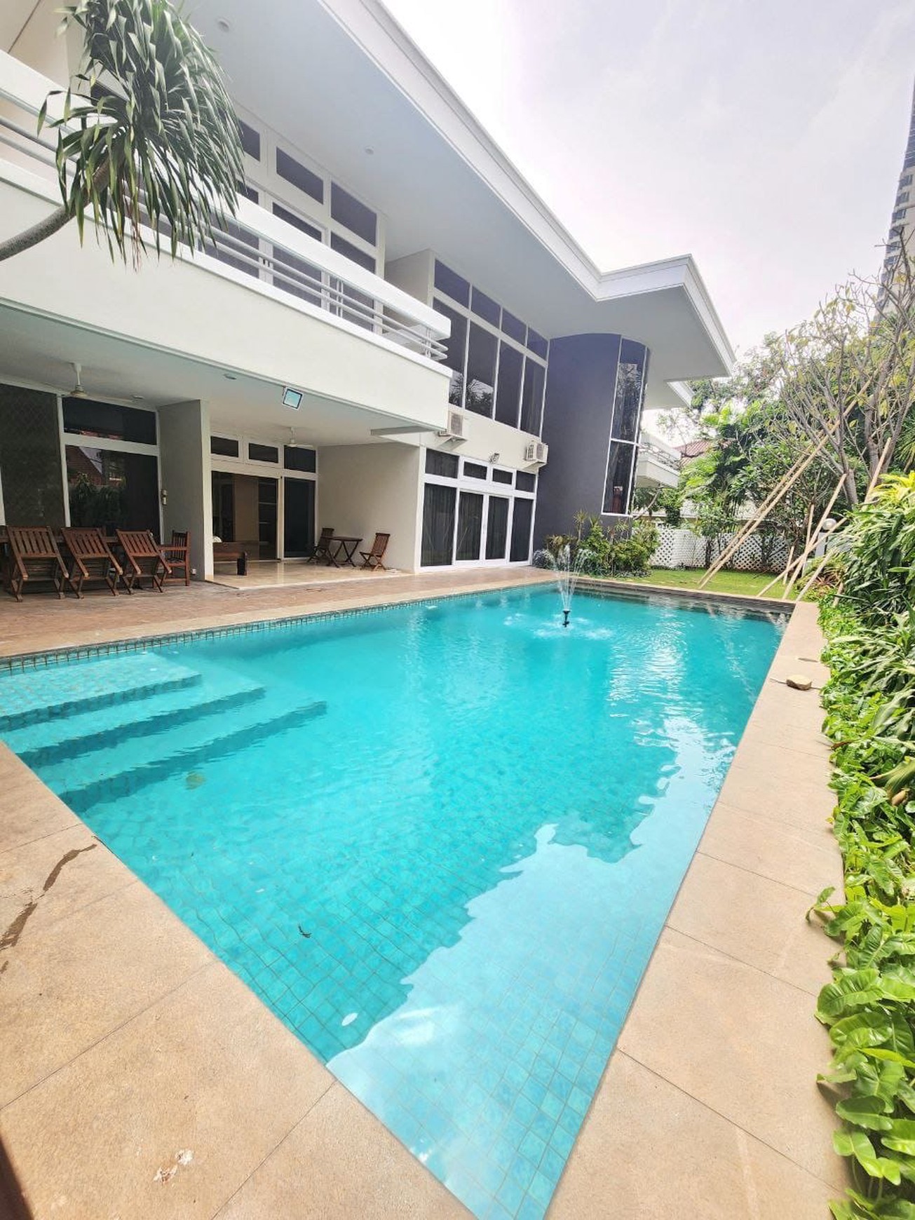 BIG AND BEAUTIFUL HOUSE AT SENAYAN AREA