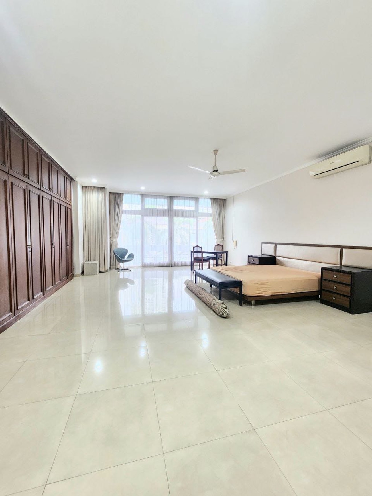 BIG AND BEAUTIFUL HOUSE AT SENAYAN AREA