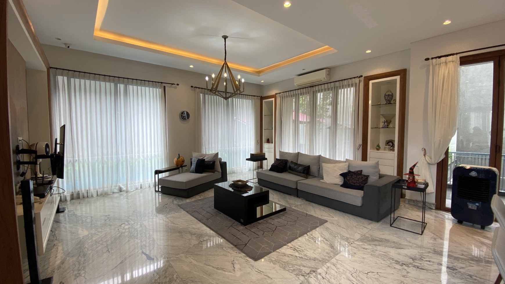 MODERN AND BEAUTIFUL HOUSE AT KEBAYORAN BARU AREA