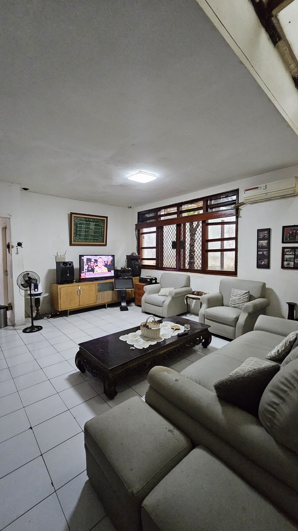 Rumah Komersial di Kebayoran Baru - Lokasi Prime, Siap Pakai Untuk Bisnis