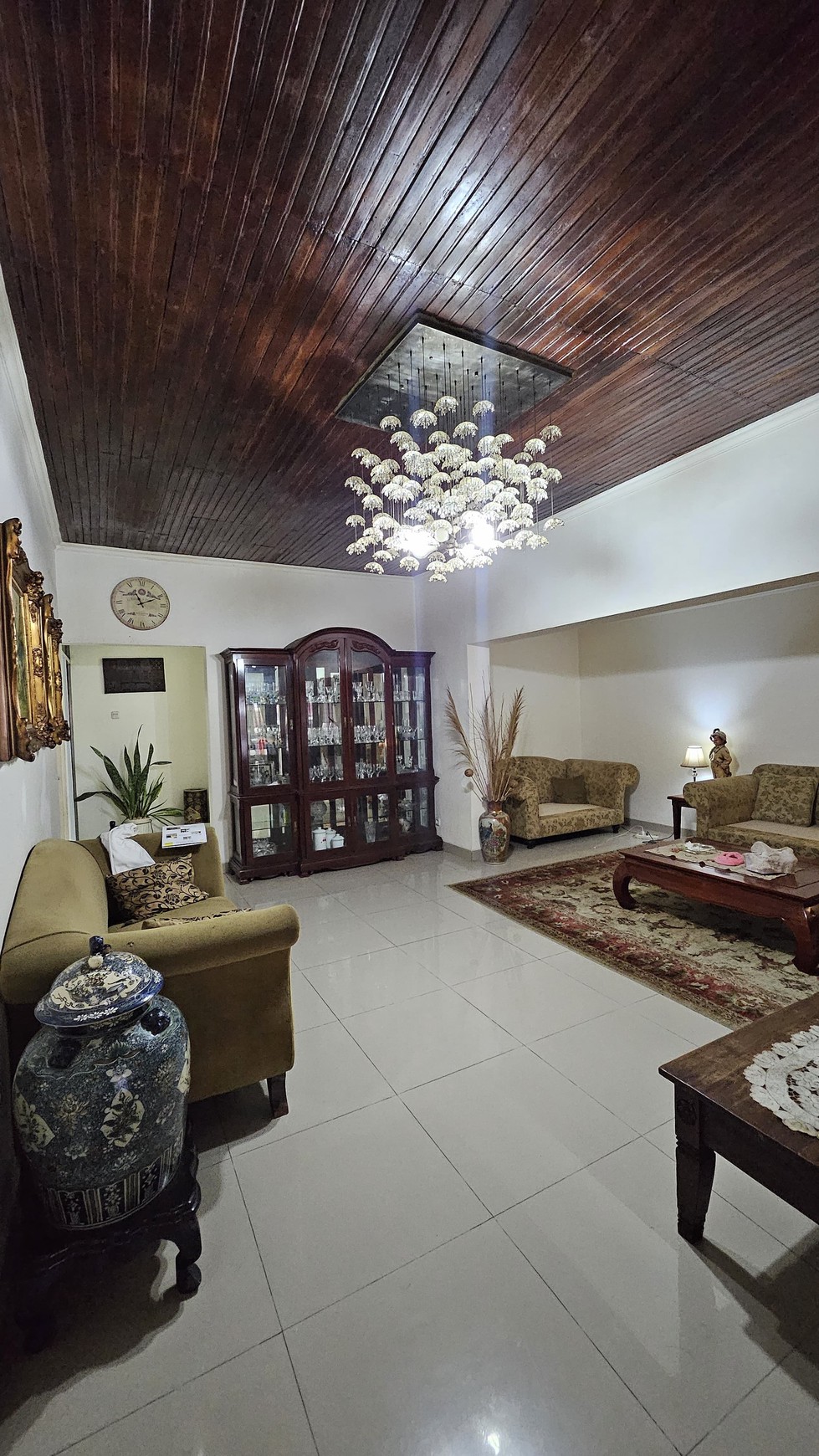 Rumah Komersial di Kebayoran Baru - Lokasi Prime, Siap Pakai Untuk Bisnis