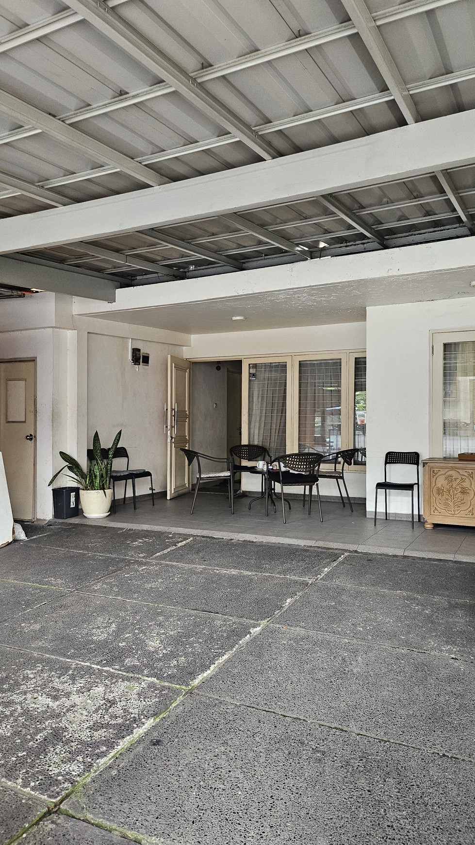 Rumah Komersial di Kebayoran Baru - Lokasi Prime, Siap Pakai Untuk Bisnis