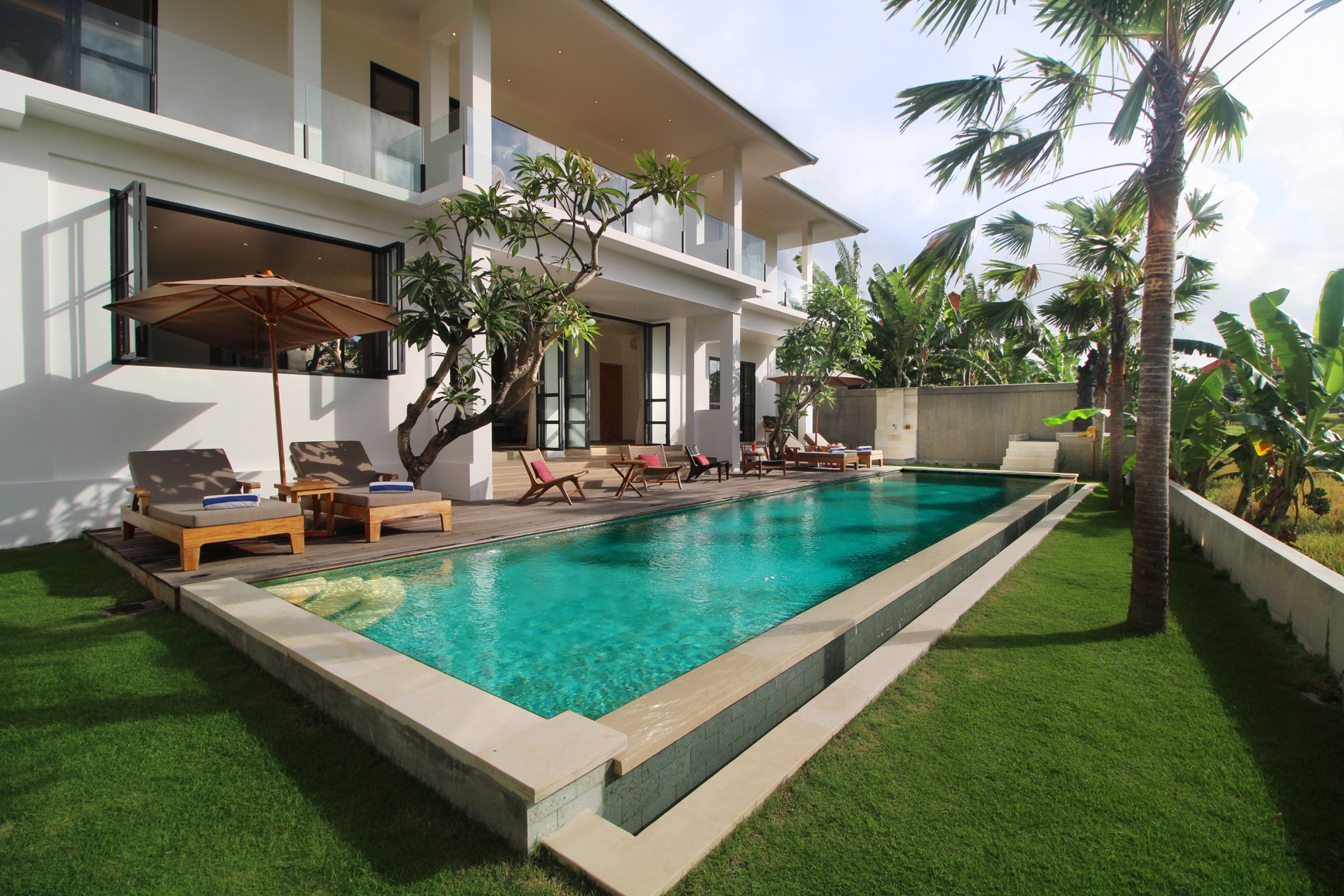 Luxury For Rent Villa 4 Bedrooms in Berawa Canggu Bali
