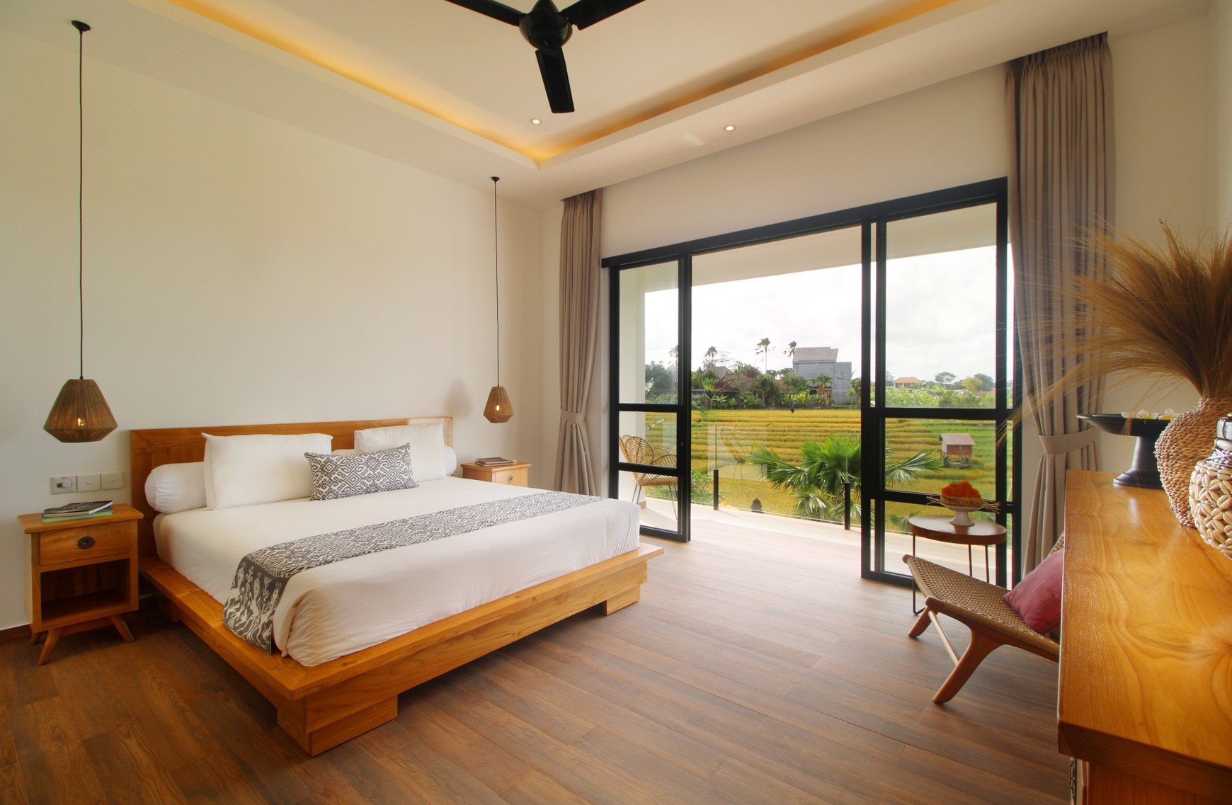 Luxury For Rent Villa 4 Bedrooms in Berawa Canggu Bali