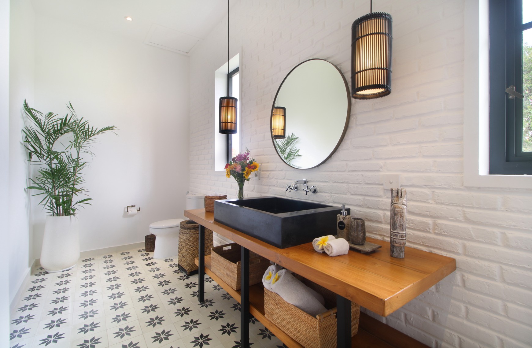 Luxury For Rent Villa 4 Bedrooms in Berawa Canggu Bali