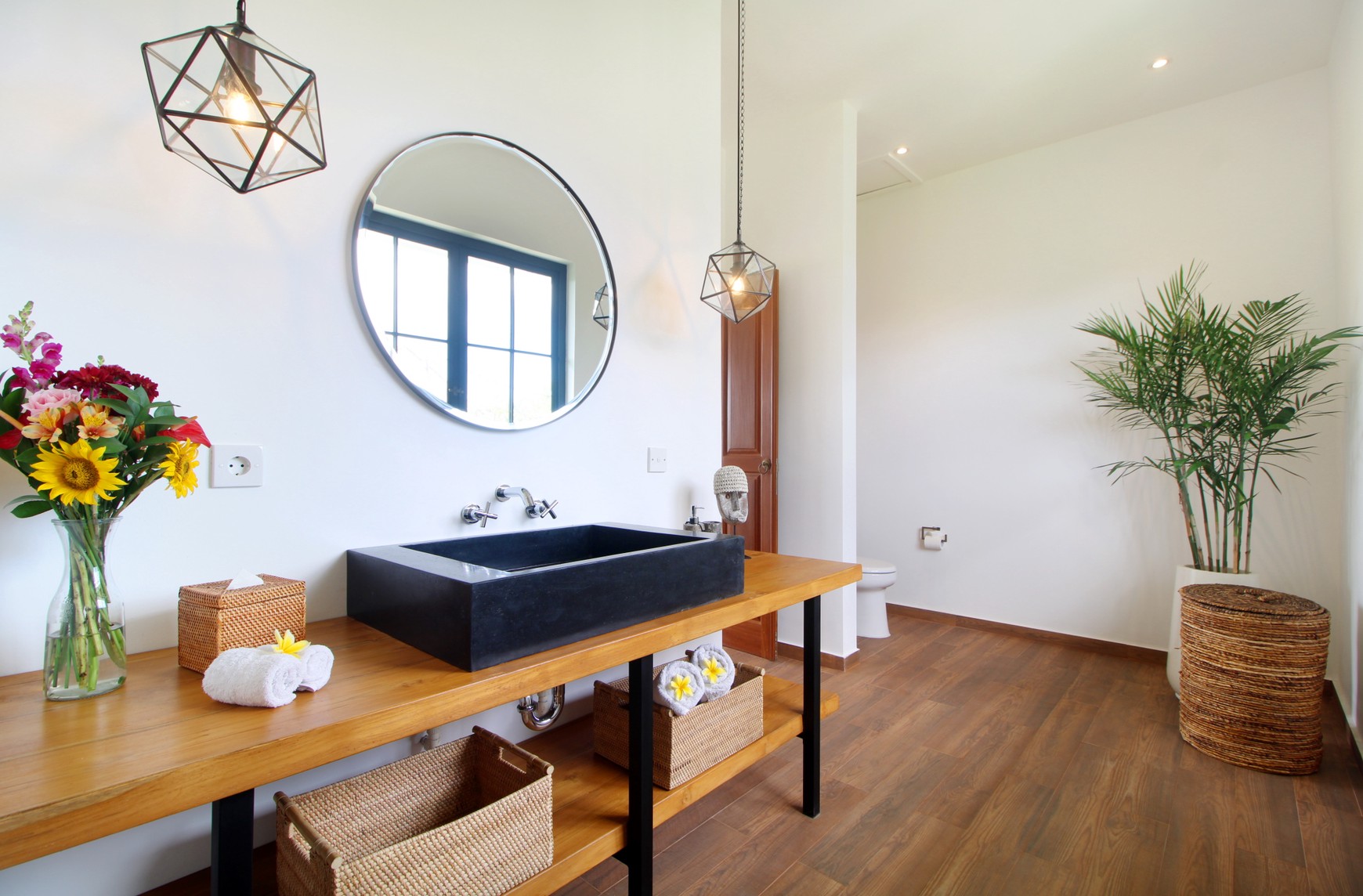 Luxury For Rent Villa 4 Bedrooms in Berawa Canggu Bali