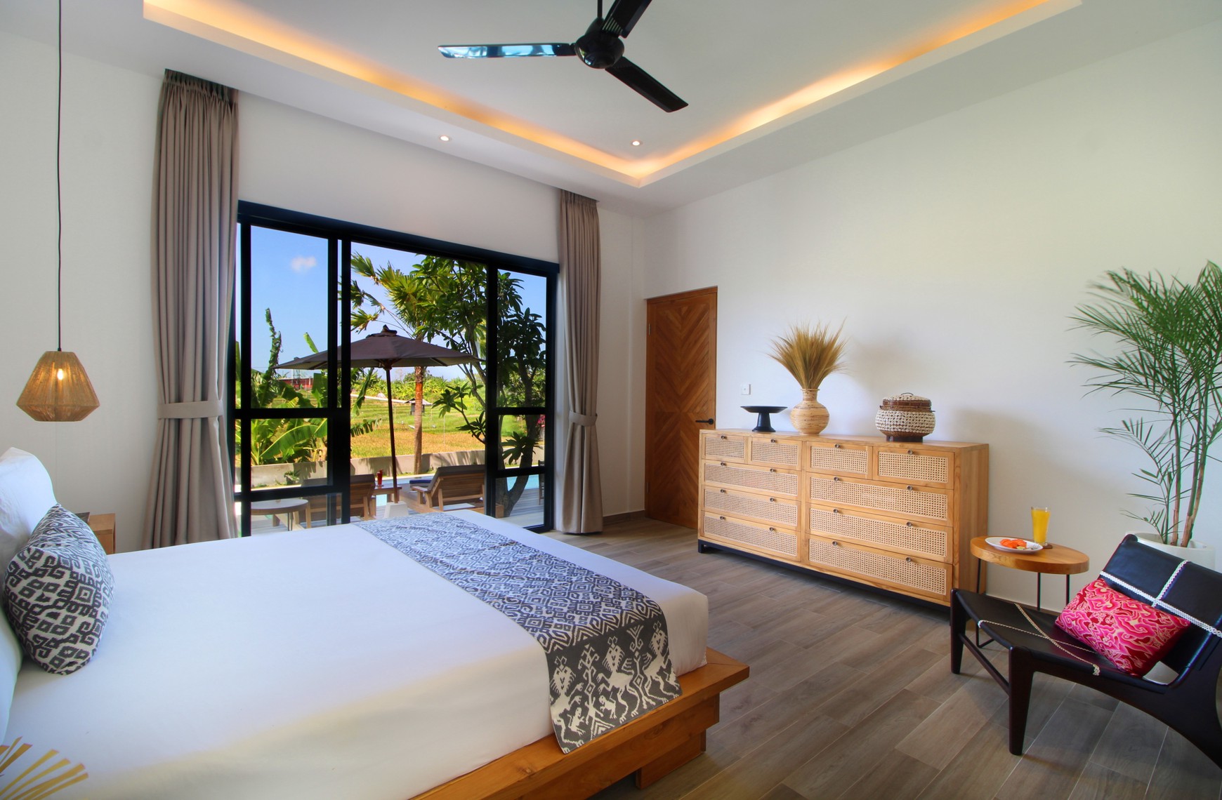 Luxury For Rent Villa 4 Bedrooms in Berawa Canggu Bali