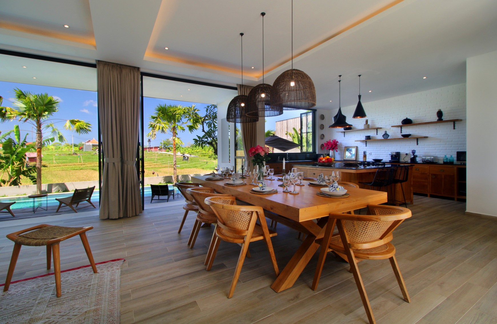 Luxury For Rent Villa 4 Bedrooms in Berawa Canggu Bali