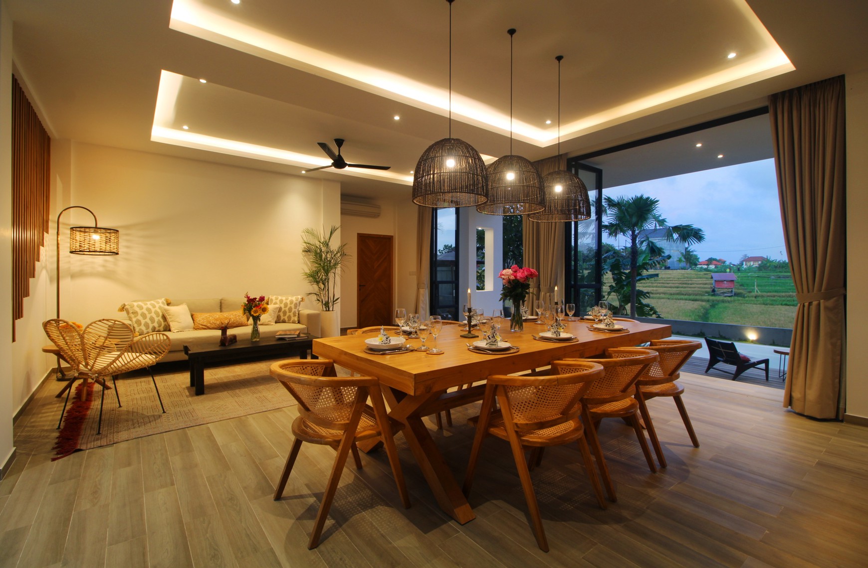 Luxury For Rent Villa 4 Bedrooms in Berawa Canggu Bali