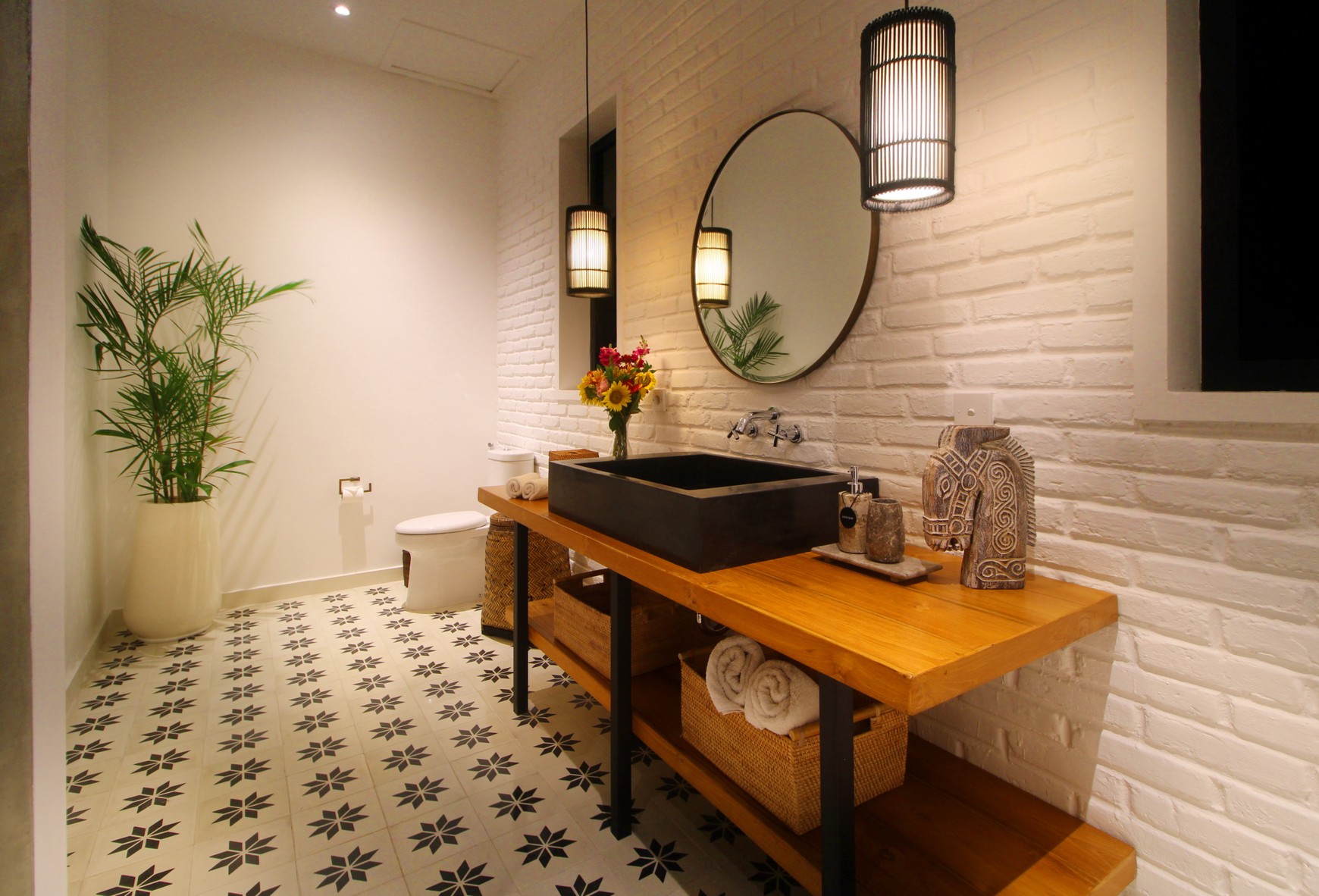 Luxury For Rent Villa 4 Bedrooms in Berawa Canggu Bali