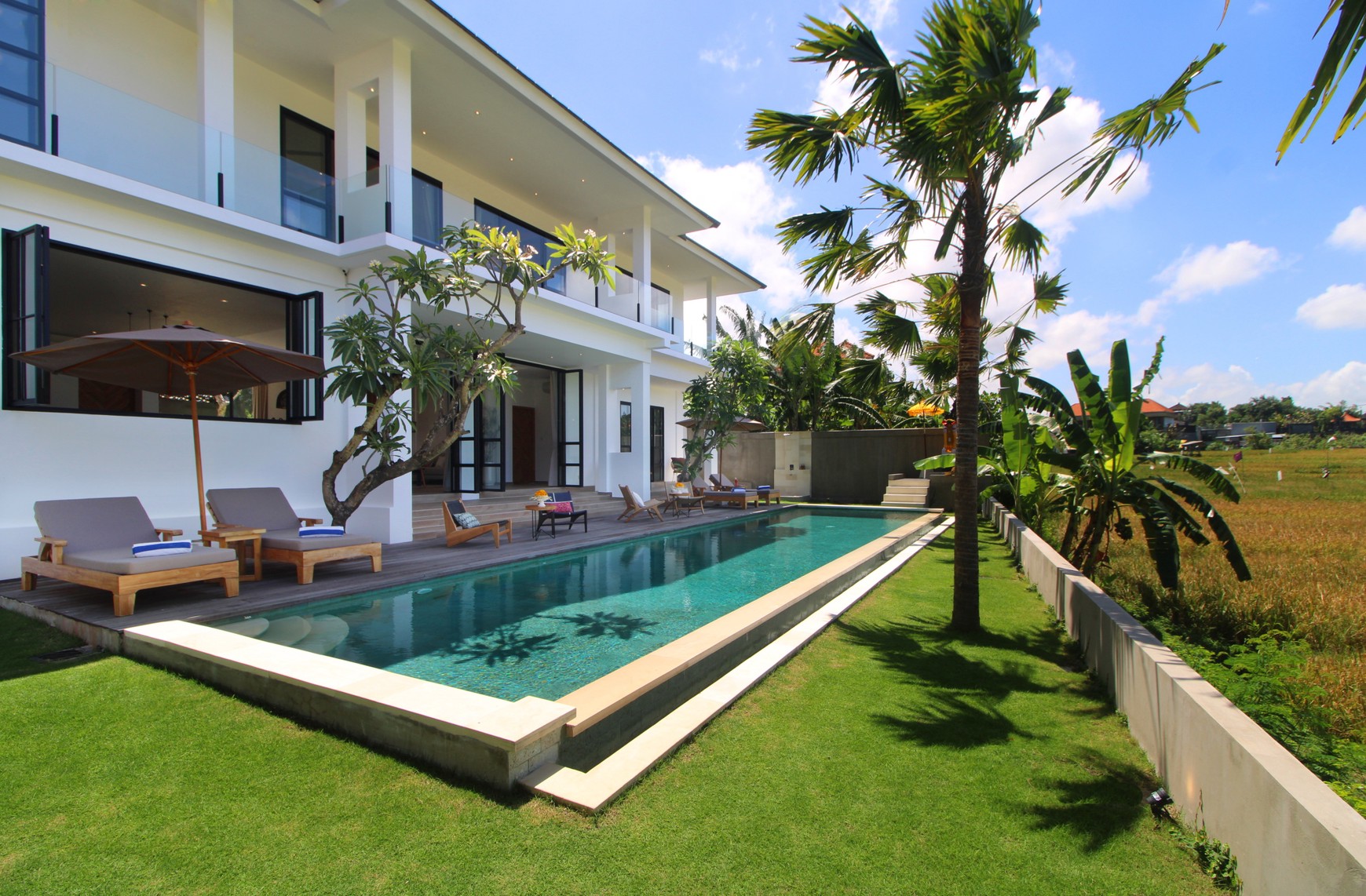 Luxury For Rent Villa 4 Bedrooms in Berawa Canggu Bali