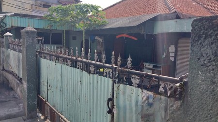 Dijual rumah tua di lokasi strategis dengan harga dibawah NJOP