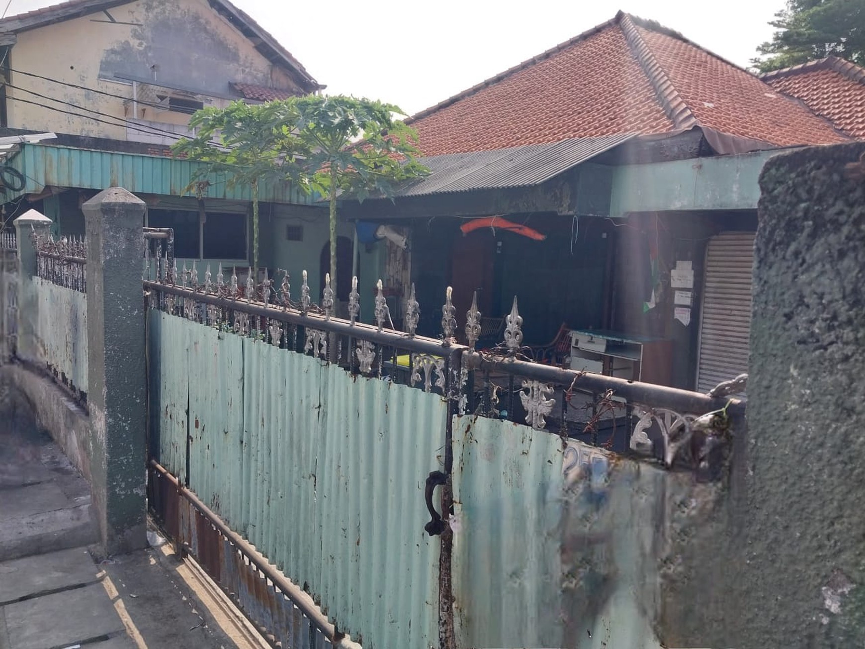 Dijual rumah tua di lokasi strategis dengan harga dibawah NJOP