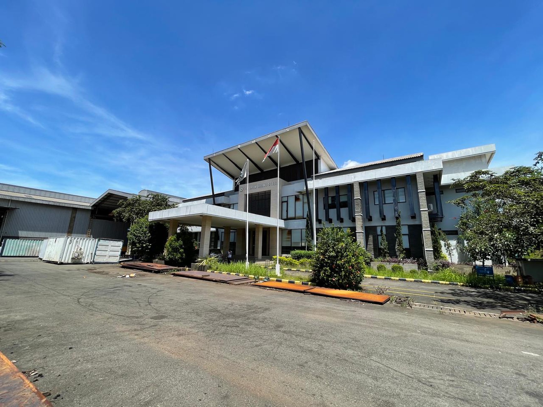 DIJUAL CEPAT! EX WORKSHOP STRATEGIS DI CIKAMPEK - JAWA BARAT 