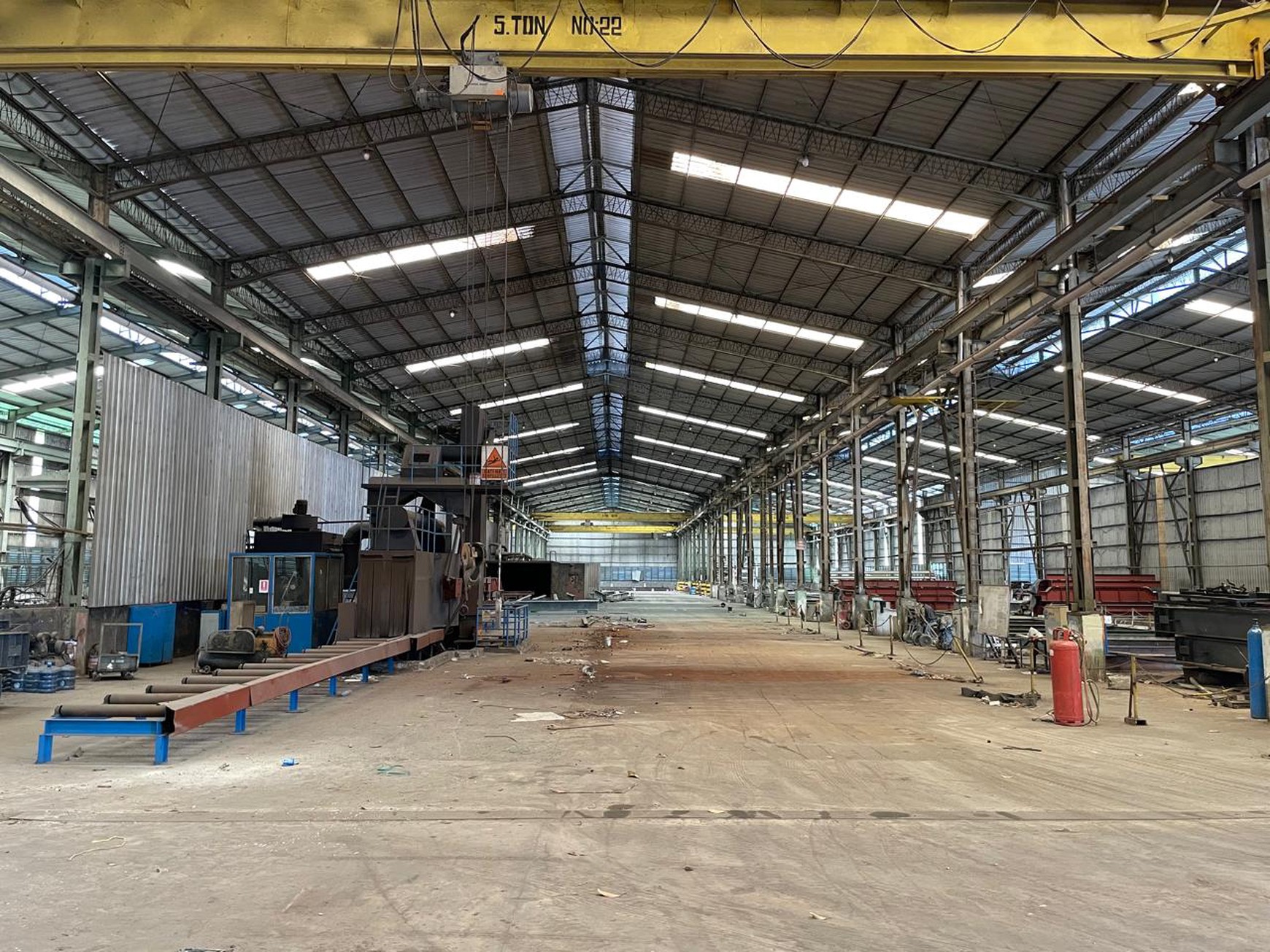 DIJUAL CEPAT! EX WORKSHOP STRATEGIS DI CIKAMPEK - JAWA BARAT 